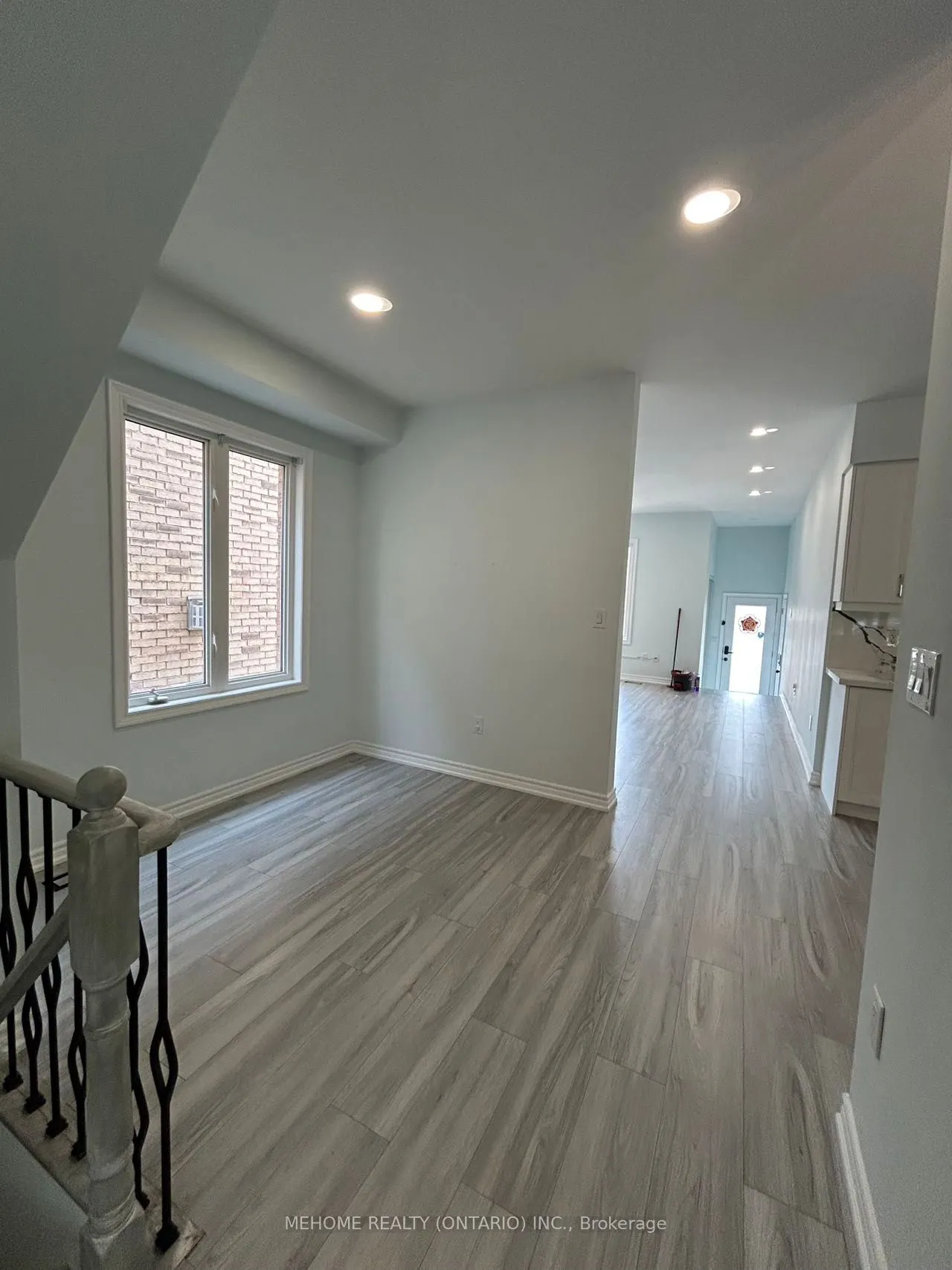 23 Pinecliff Avenue, #upper floors
