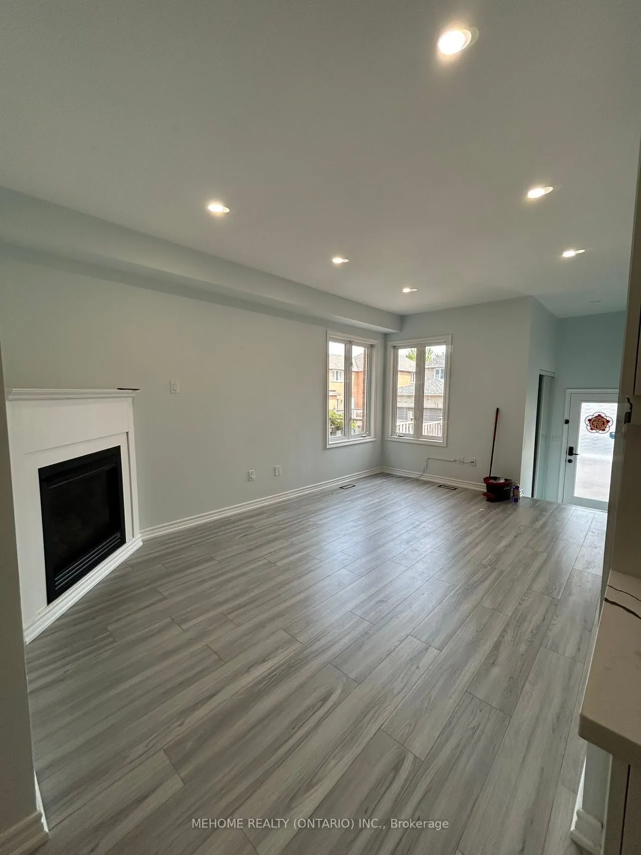 23 Pinecliff Avenue, #upper floors