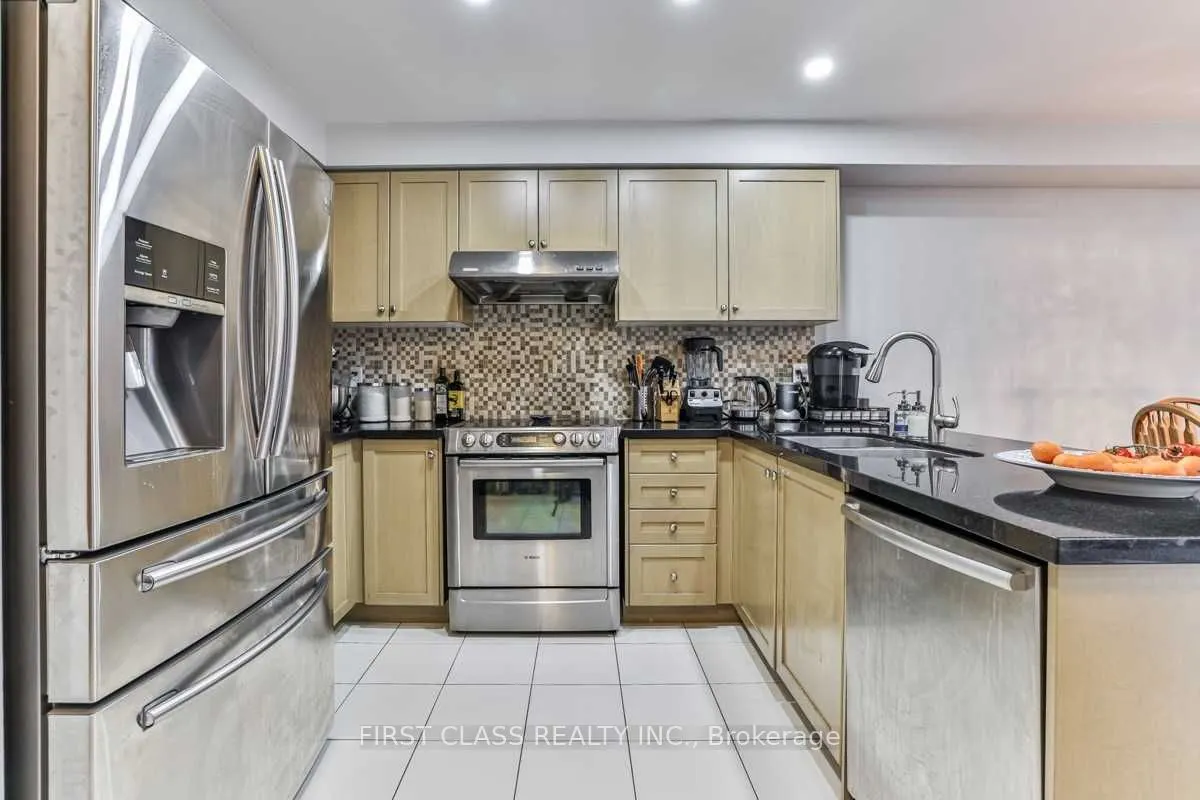 7 Almejo Avenue