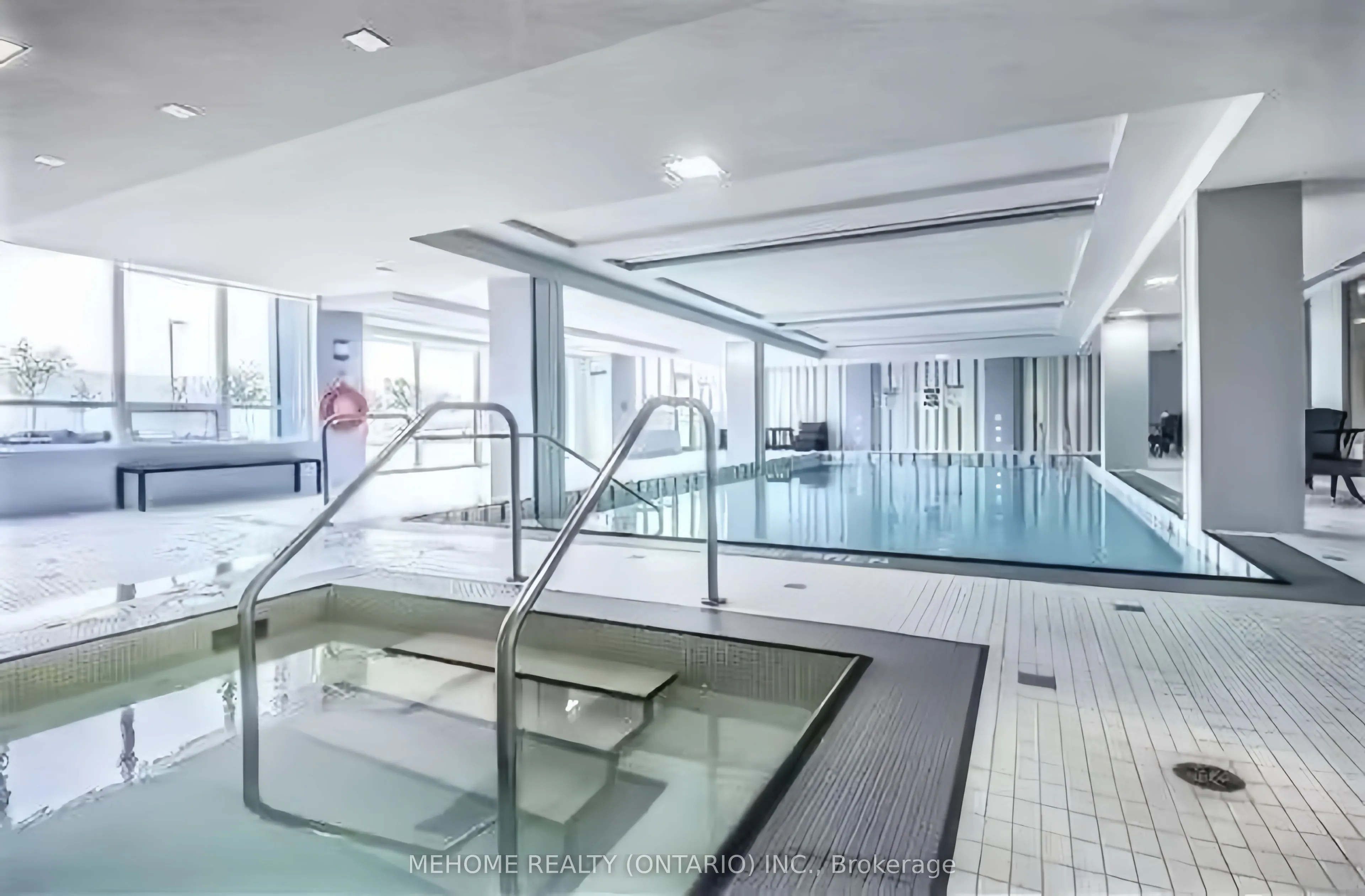 7167 Yonge Street, #201