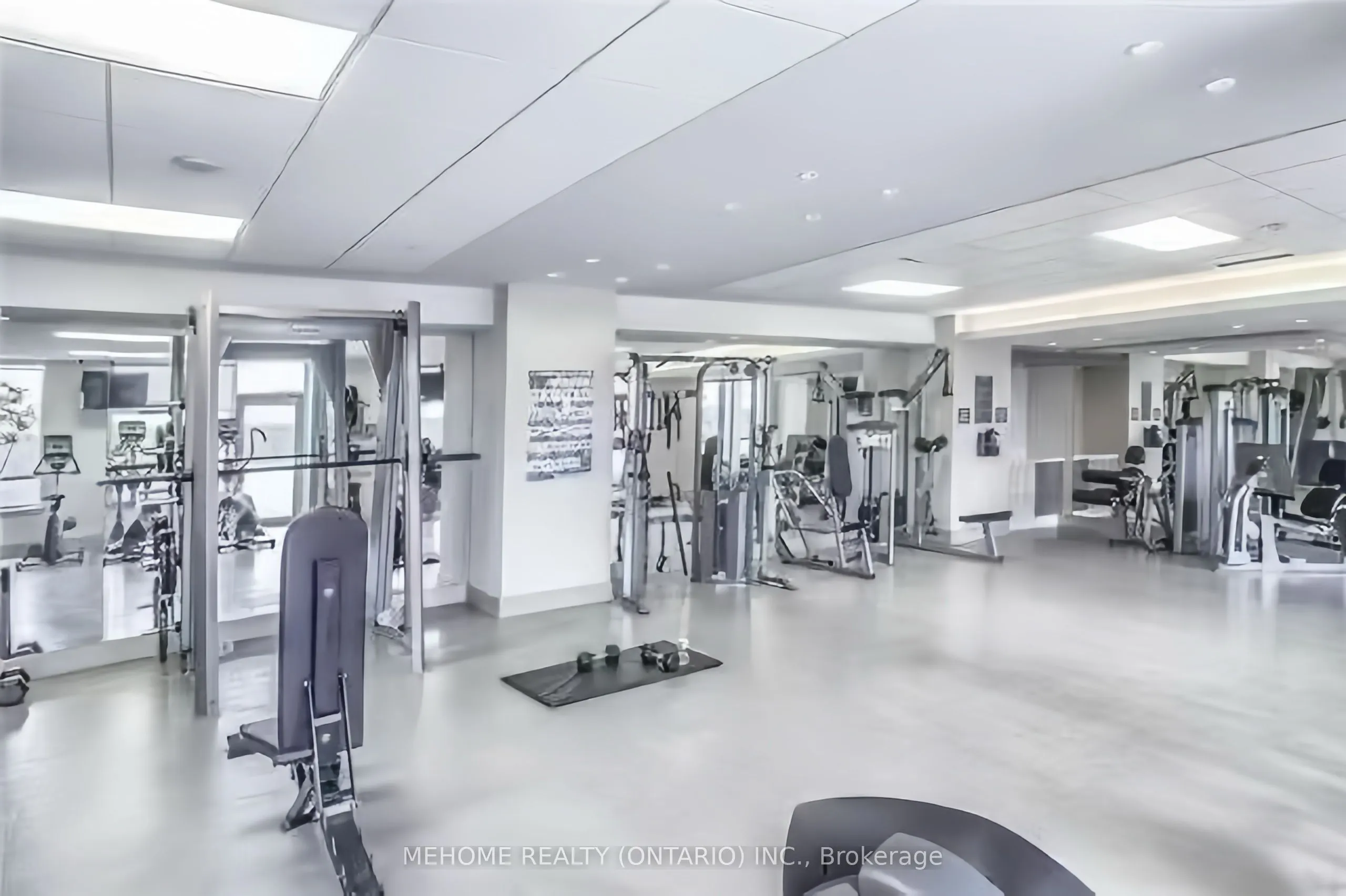 7167 Yonge Street, #201