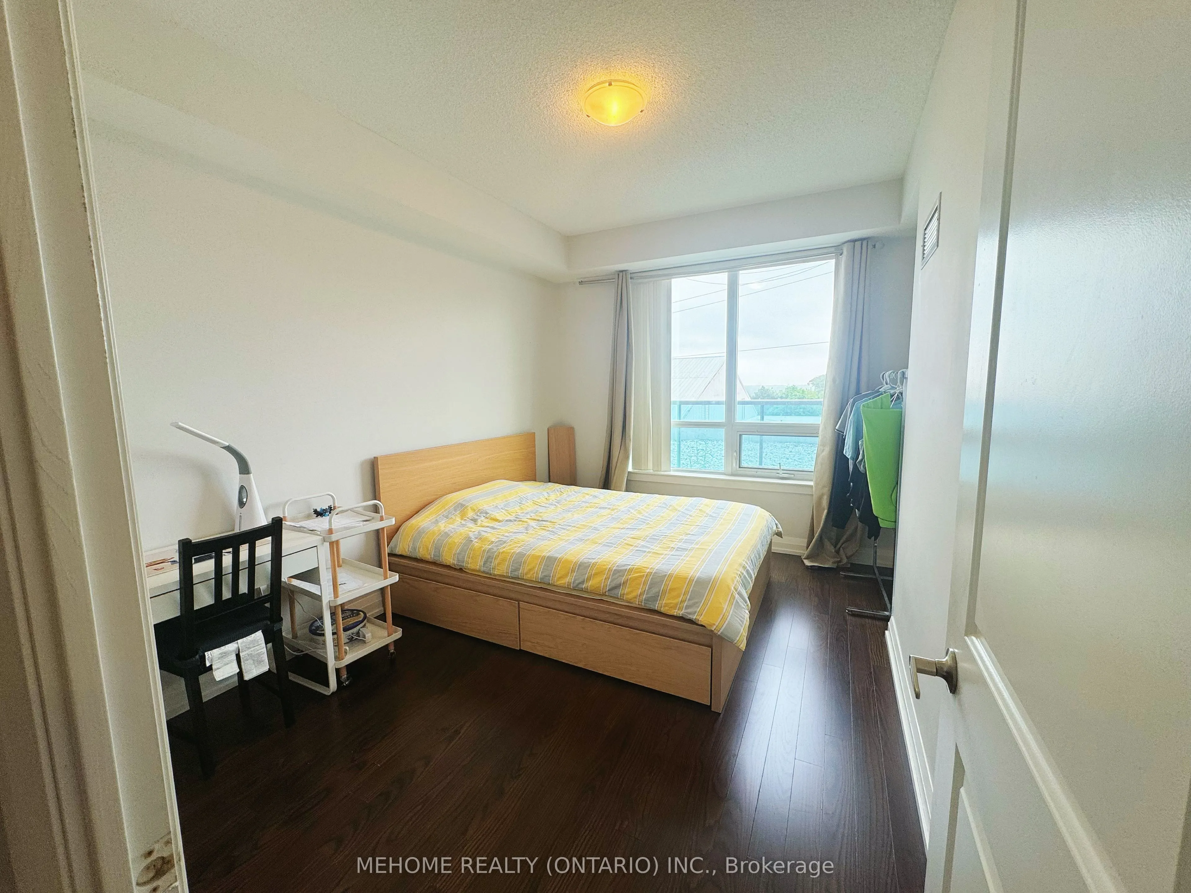 7167 Yonge Street, #201