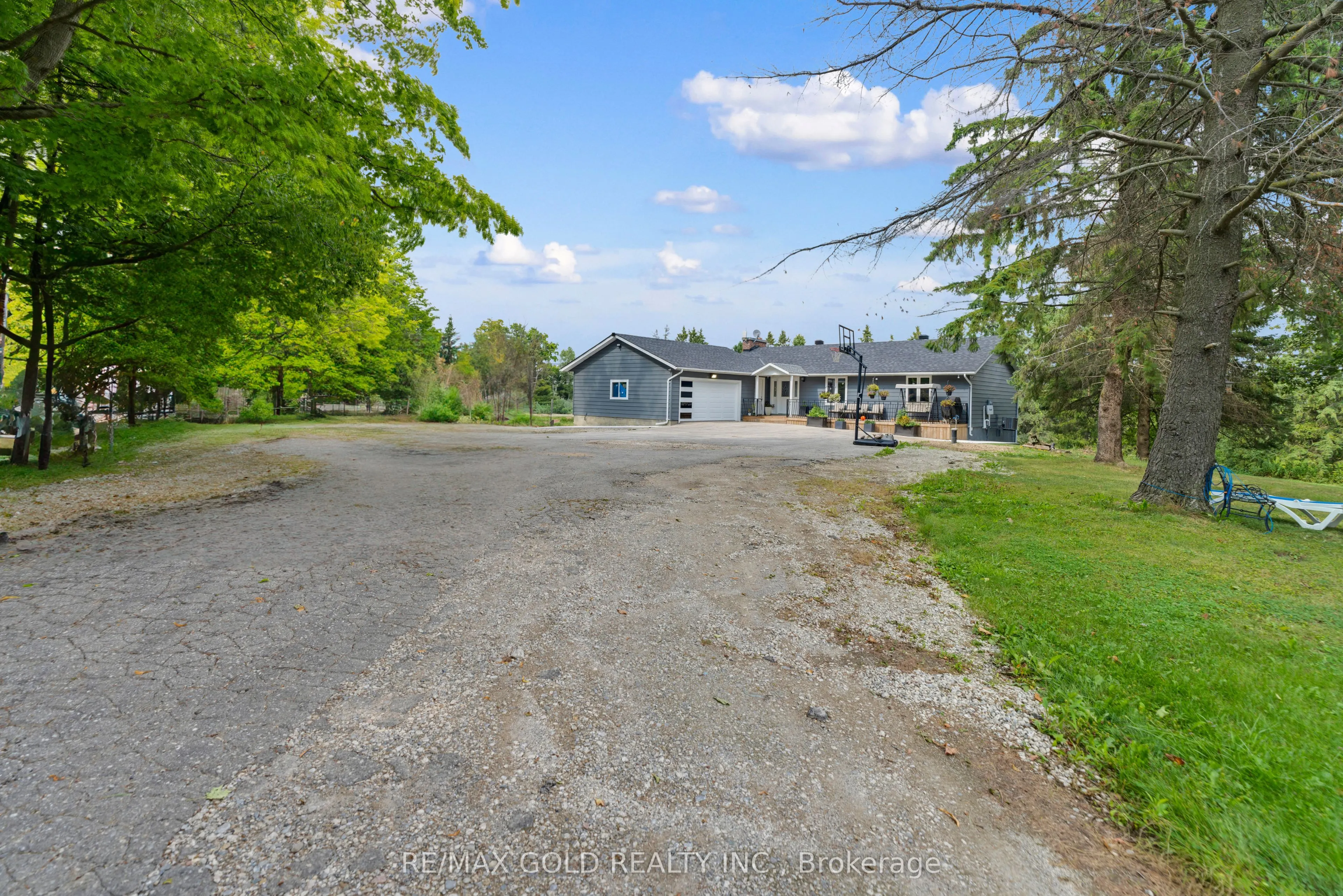 6820 16th Side Road