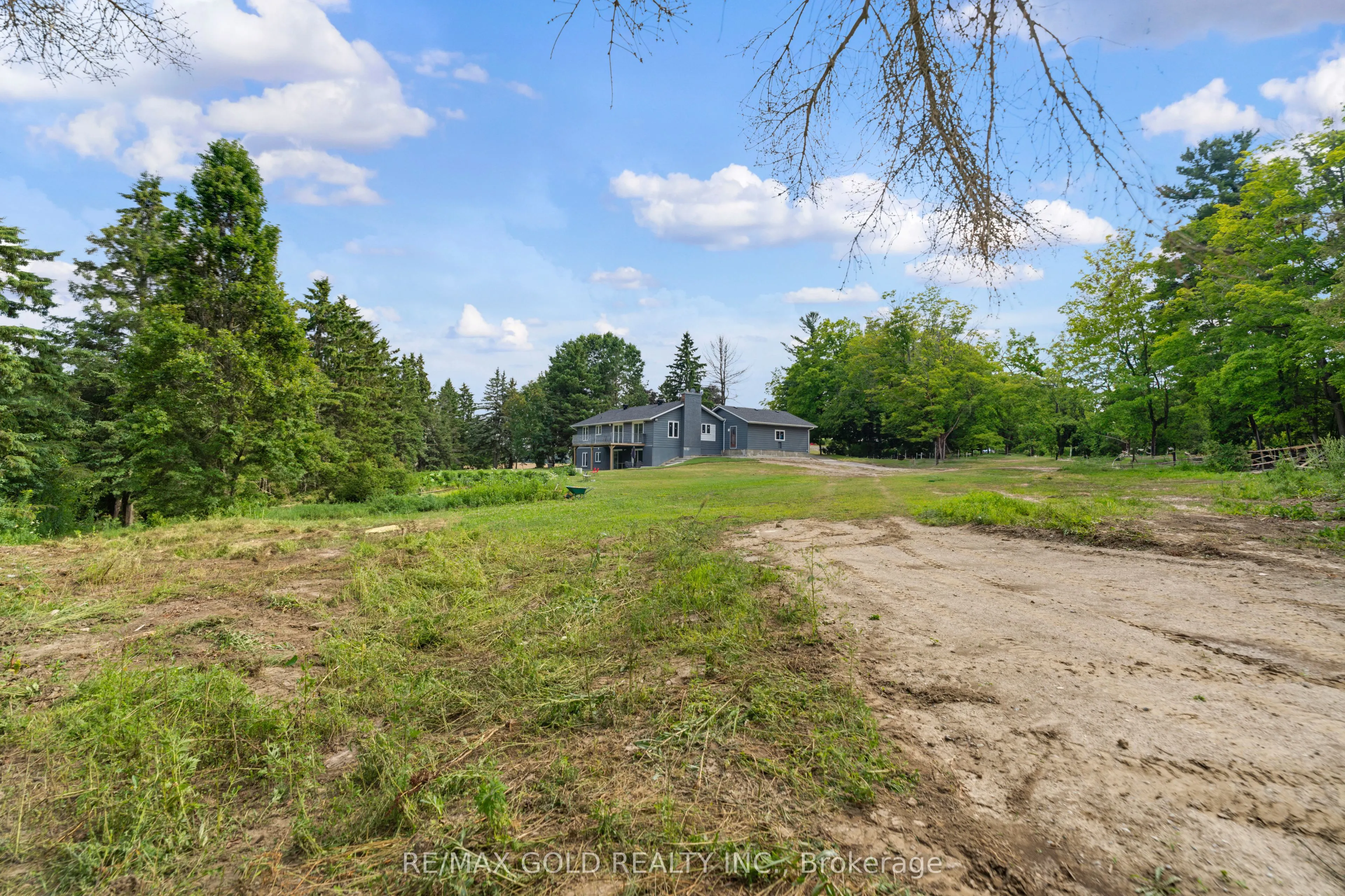 6820 16th Side Road