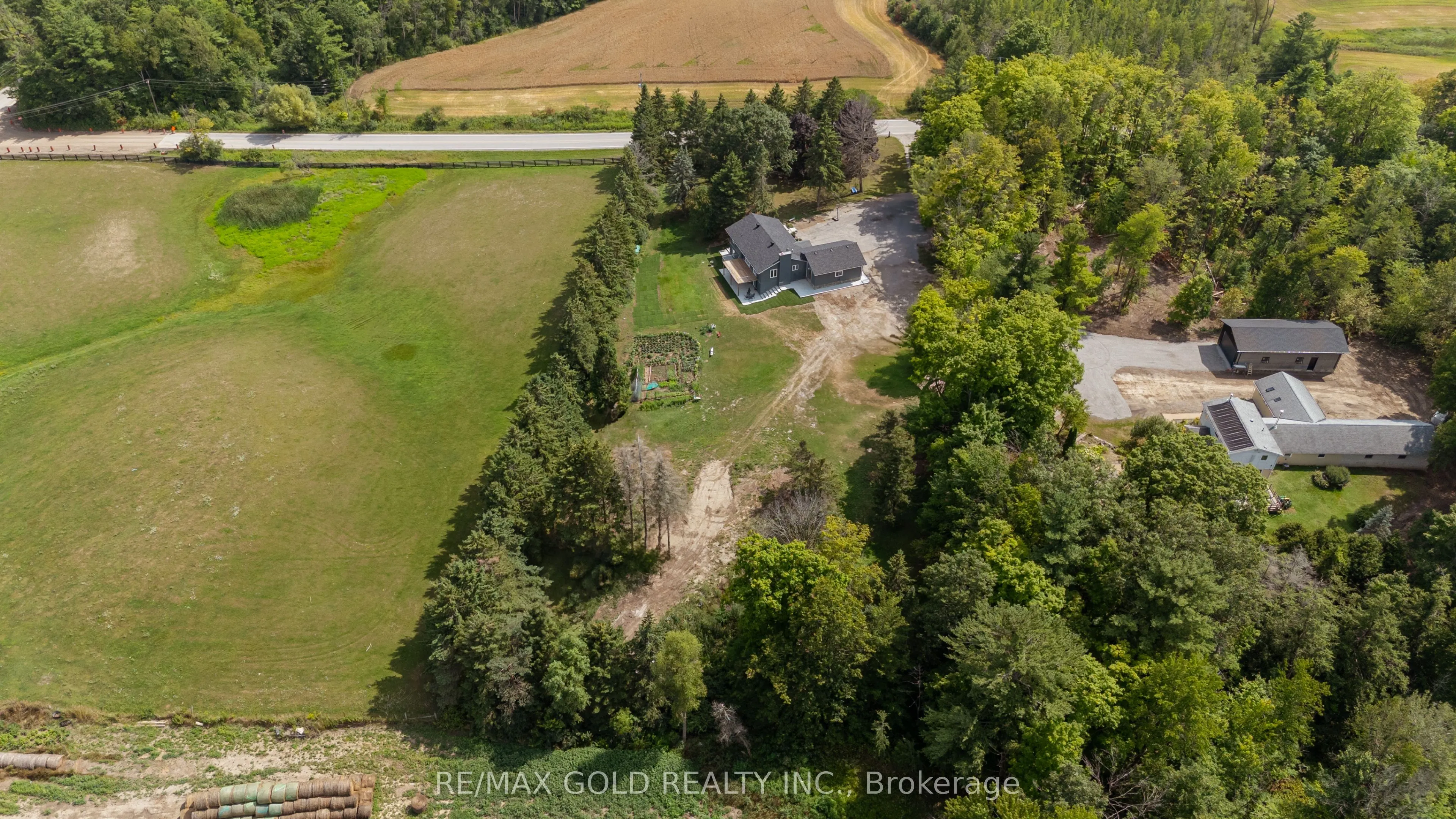 6820 16th Side Road