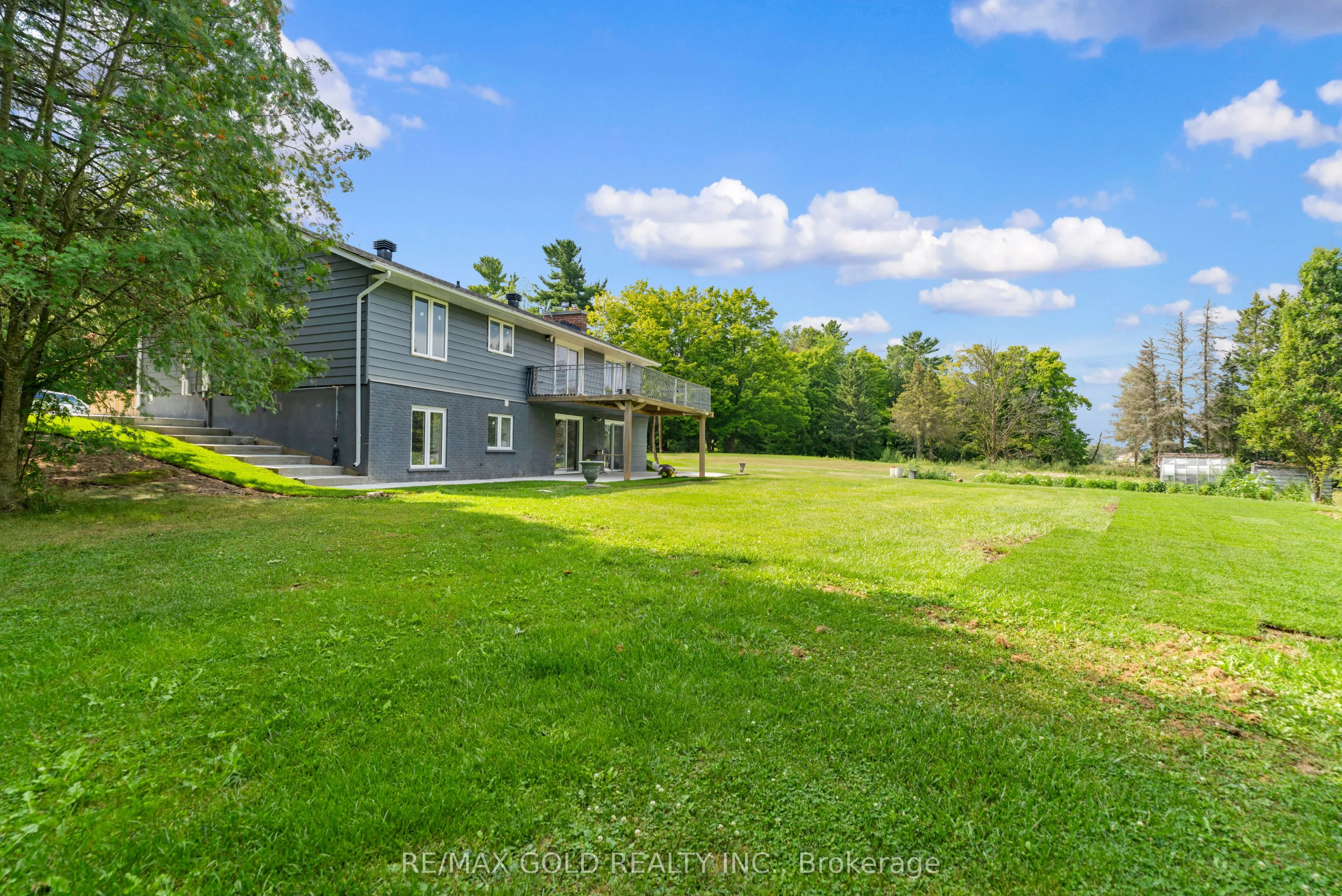 6820 16th Side Road