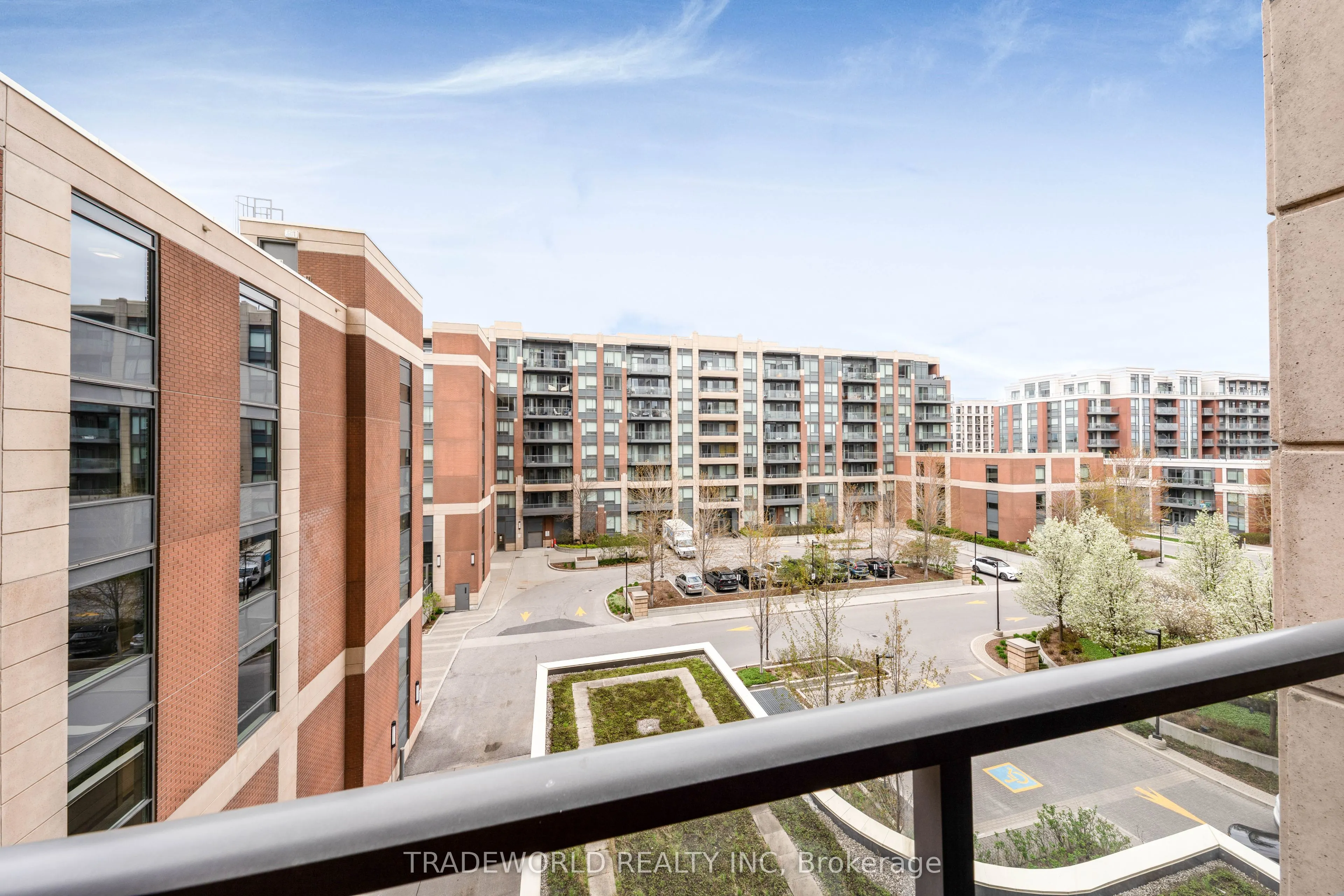 18 Uptown Drive, #631