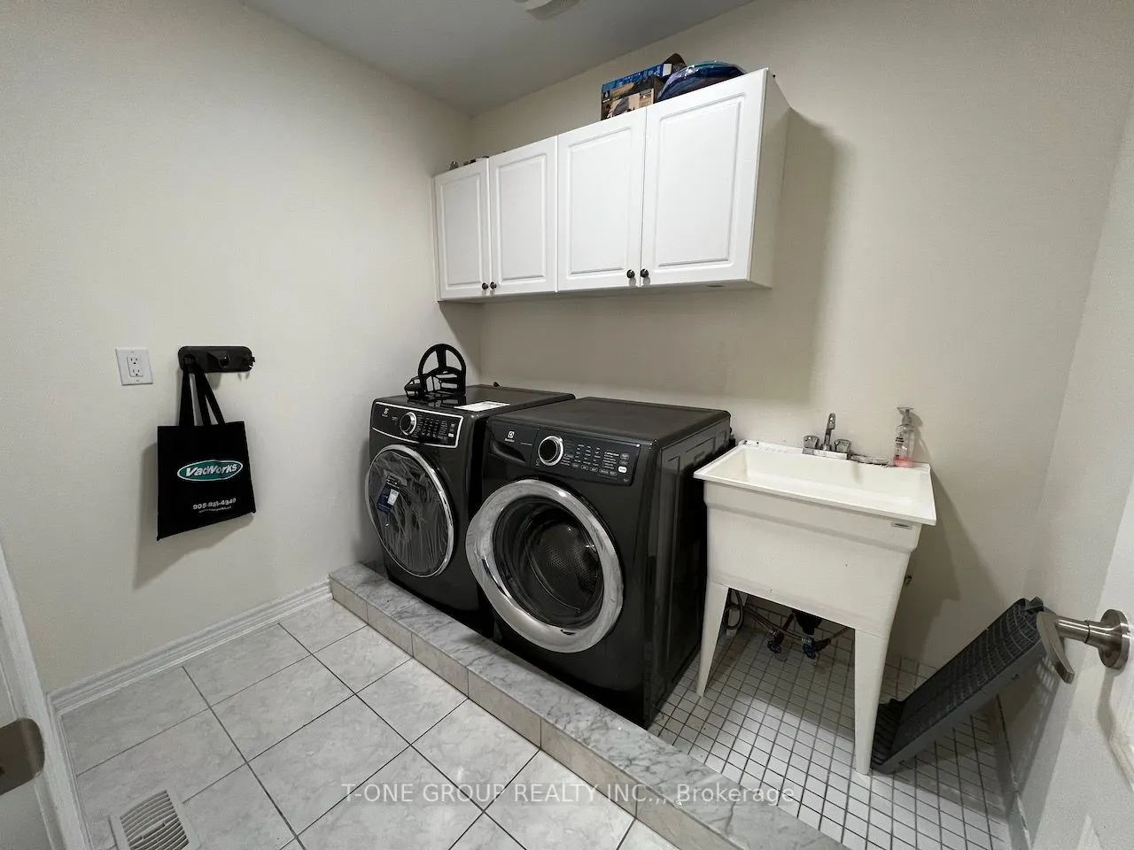 1 Timna Crescent