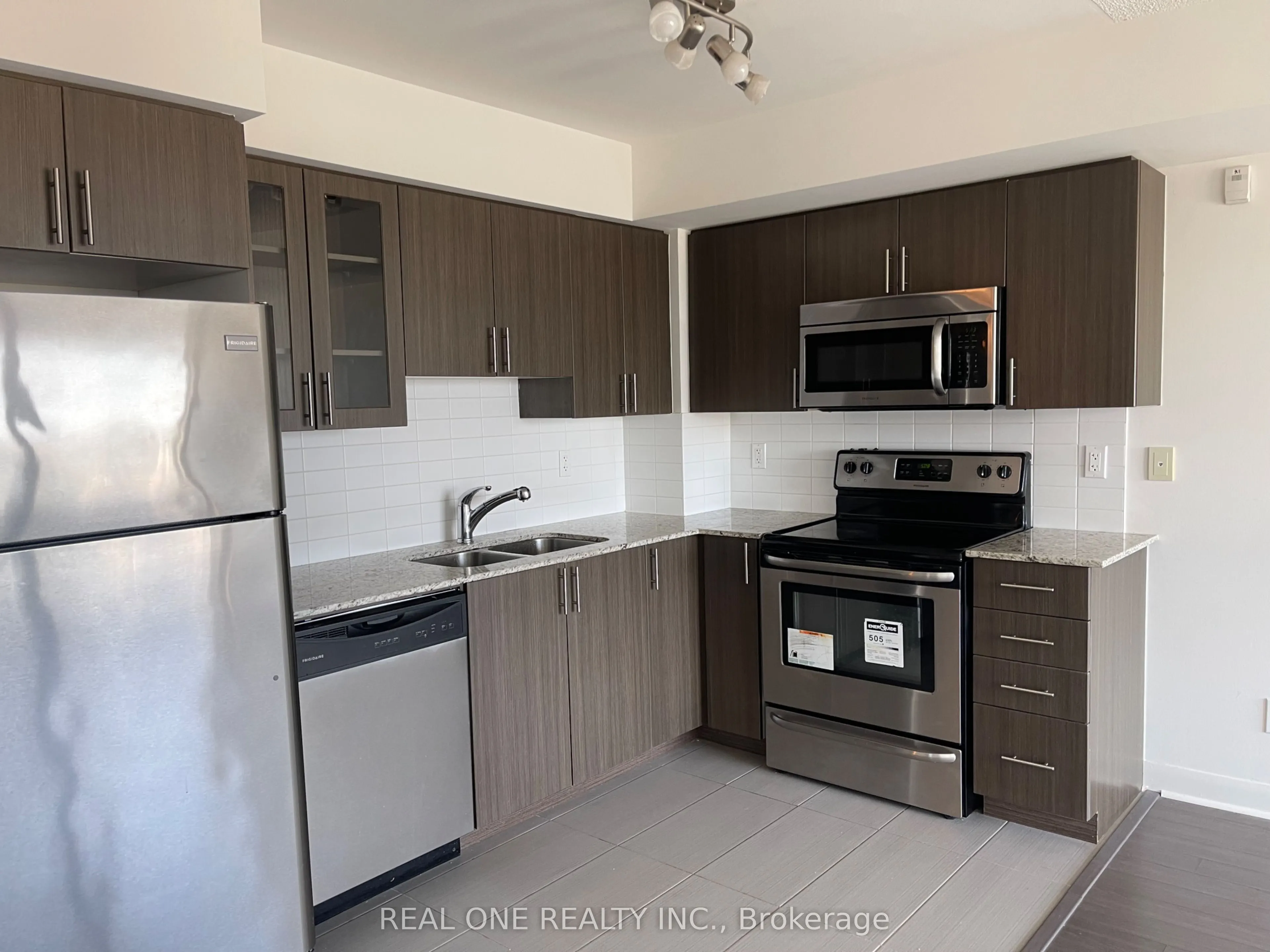 75 Norman Bethune Avenue, #814