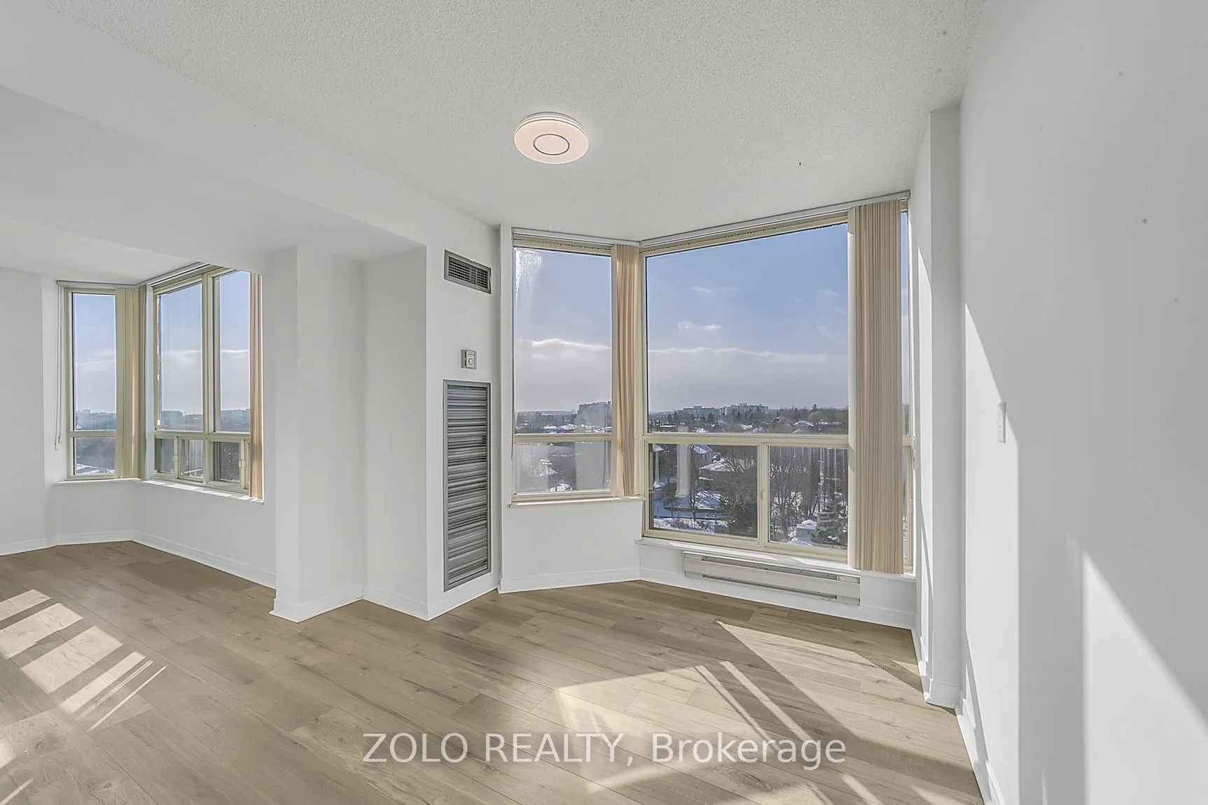 309 Major Mackenzie Drive E, #819
