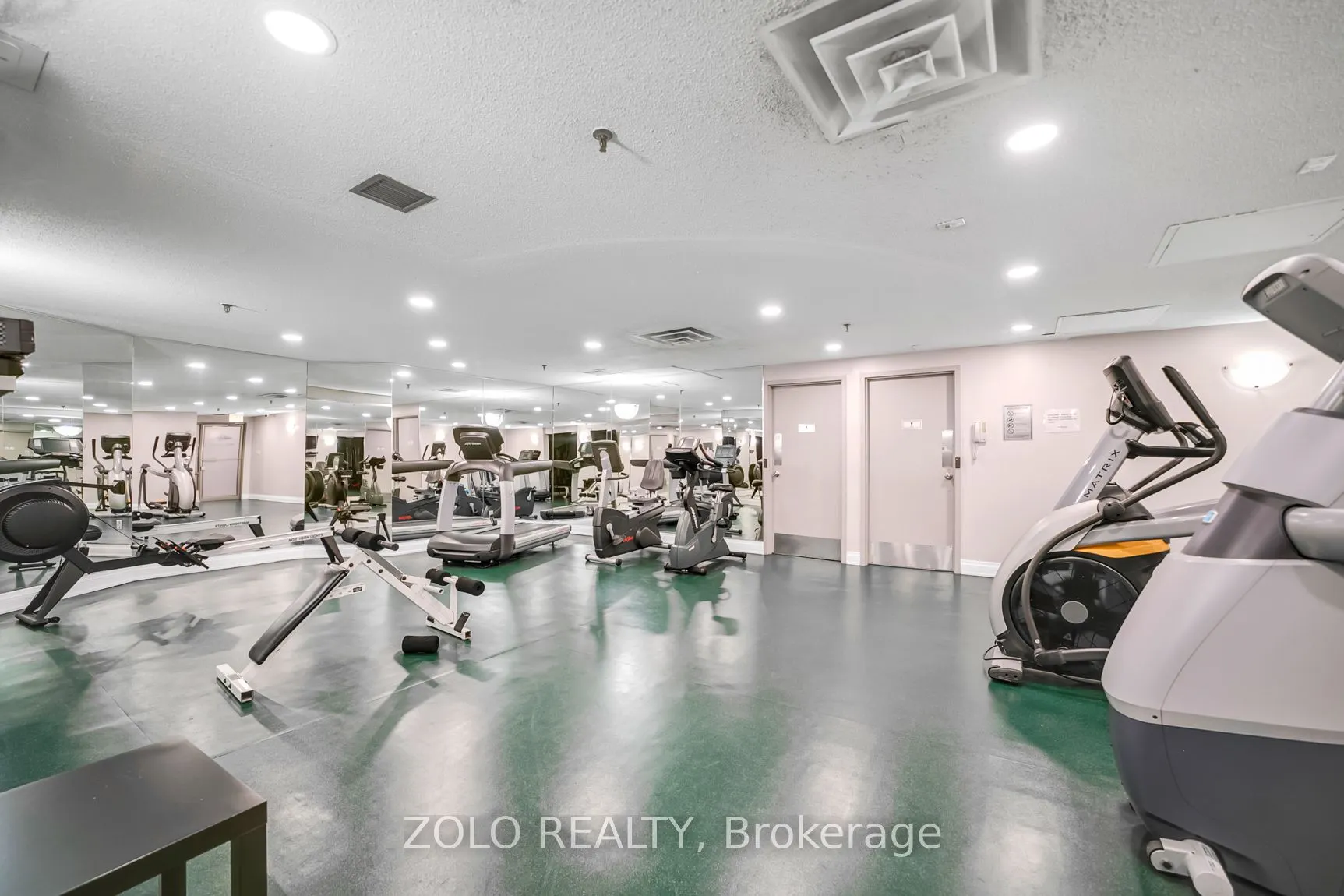 309 Major Mackenzie Drive E, #819