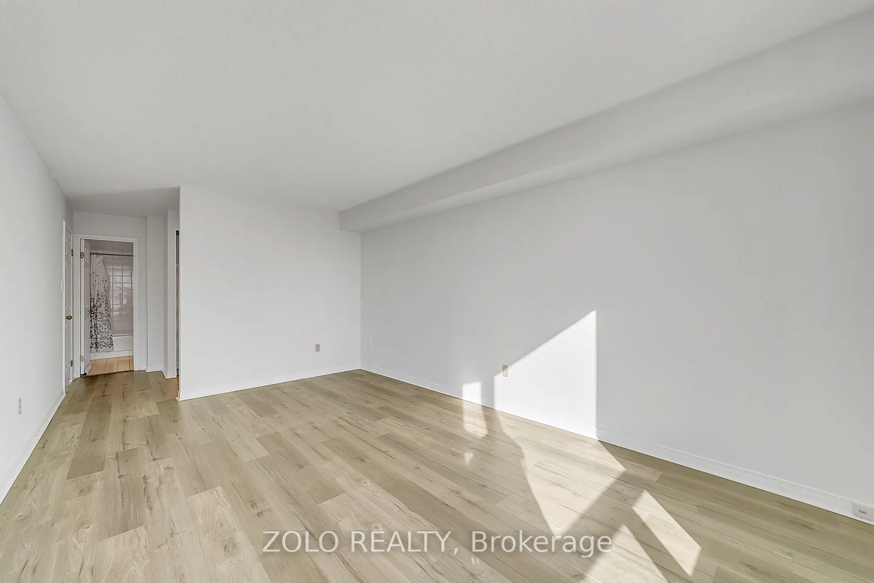 309 Major Mackenzie Drive E, #819
