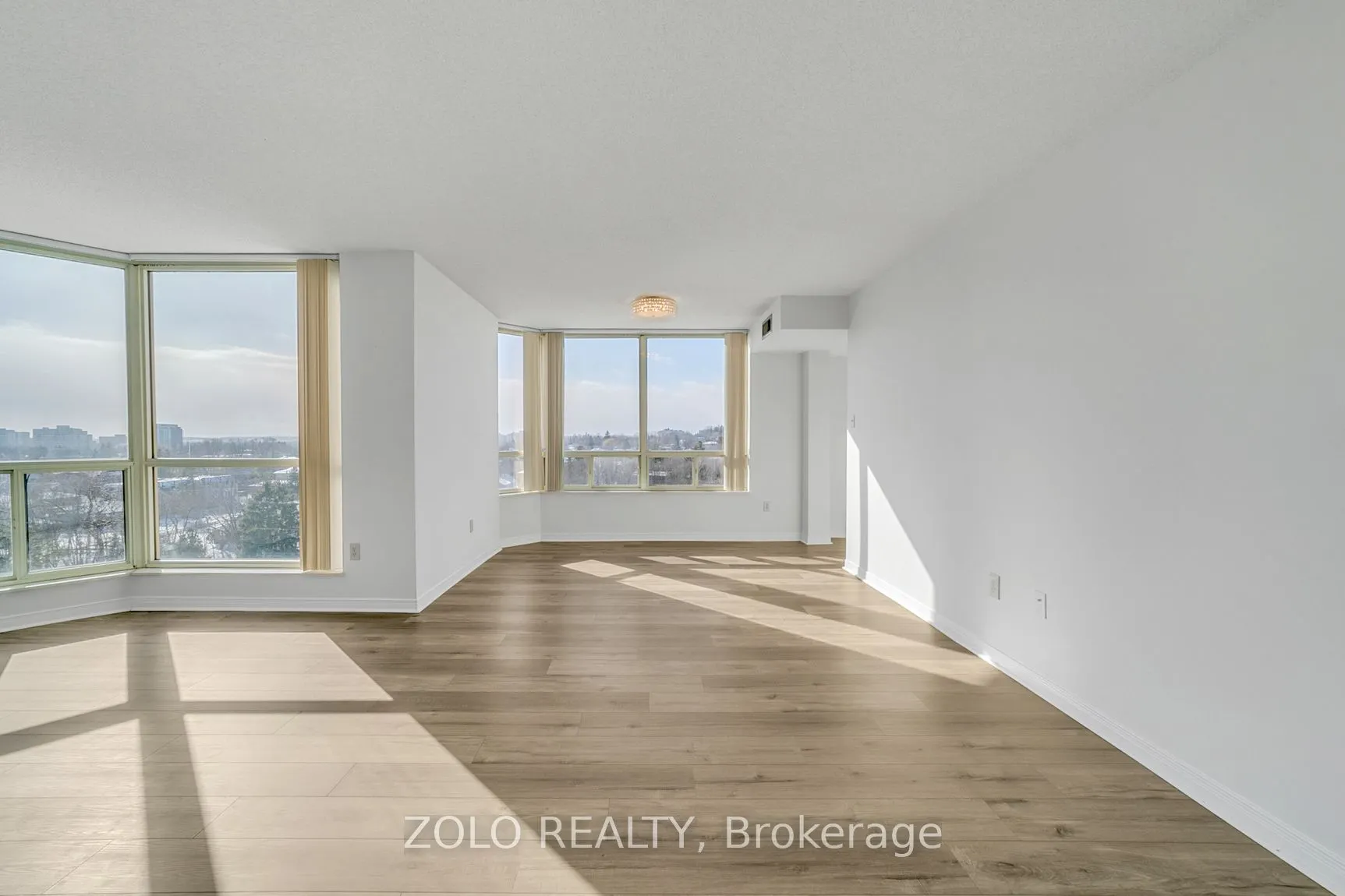 309 Major Mackenzie Drive E, #819