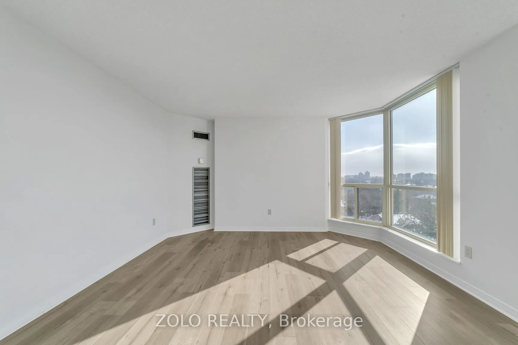 309 Major Mackenzie Drive E, #819