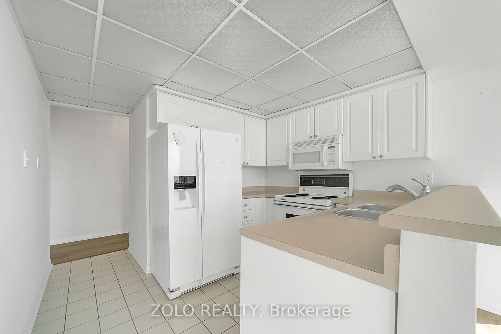 309 Major Mackenzie Drive E, #819