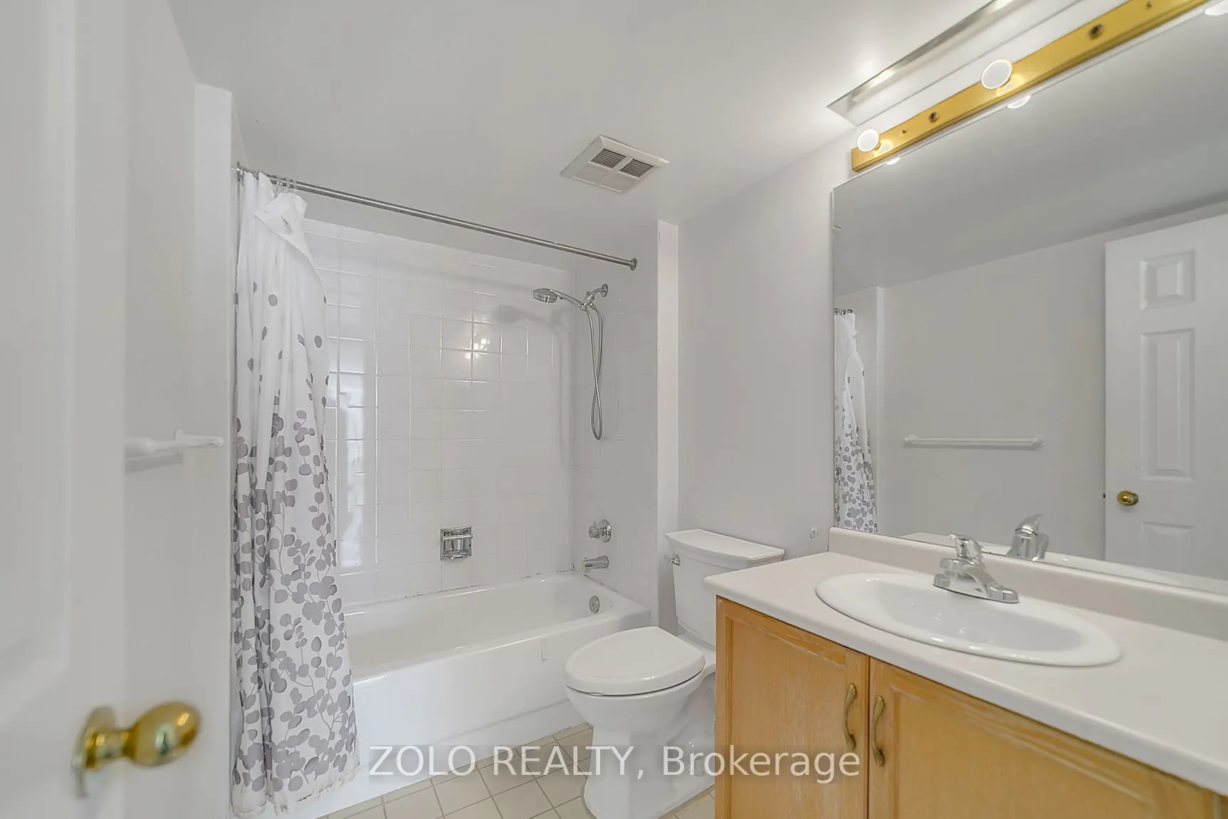 309 Major Mackenzie Drive E, #819
