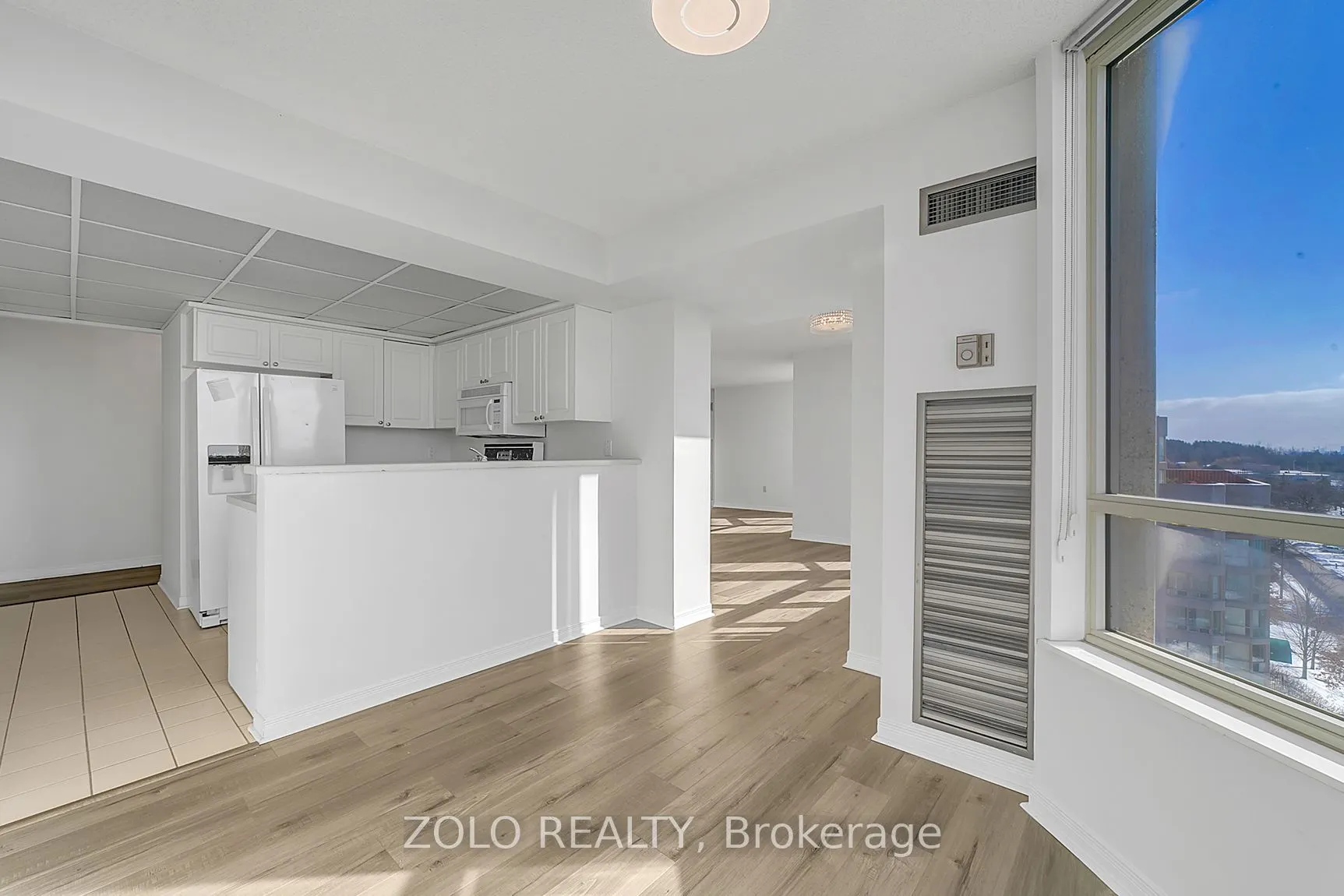 309 Major Mackenzie Drive E, #819