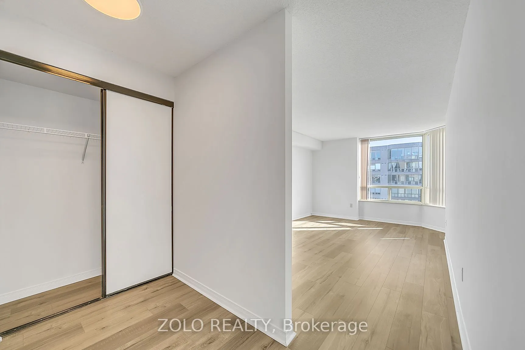 309 Major Mackenzie Drive E, #819