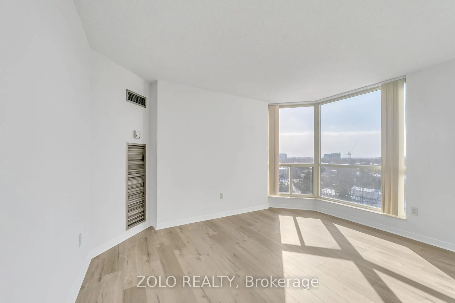 309 Major Mackenzie Drive E, #819