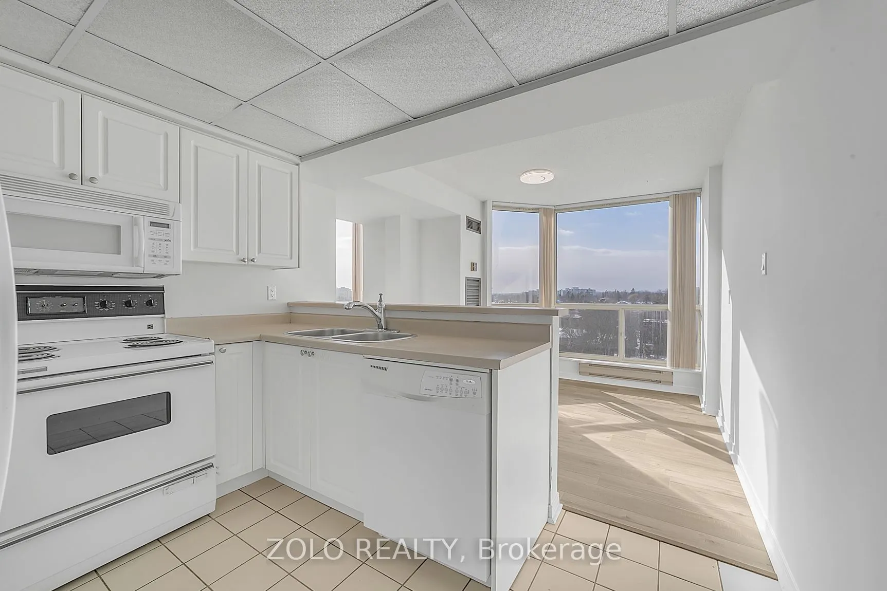 309 Major Mackenzie Drive E, #819