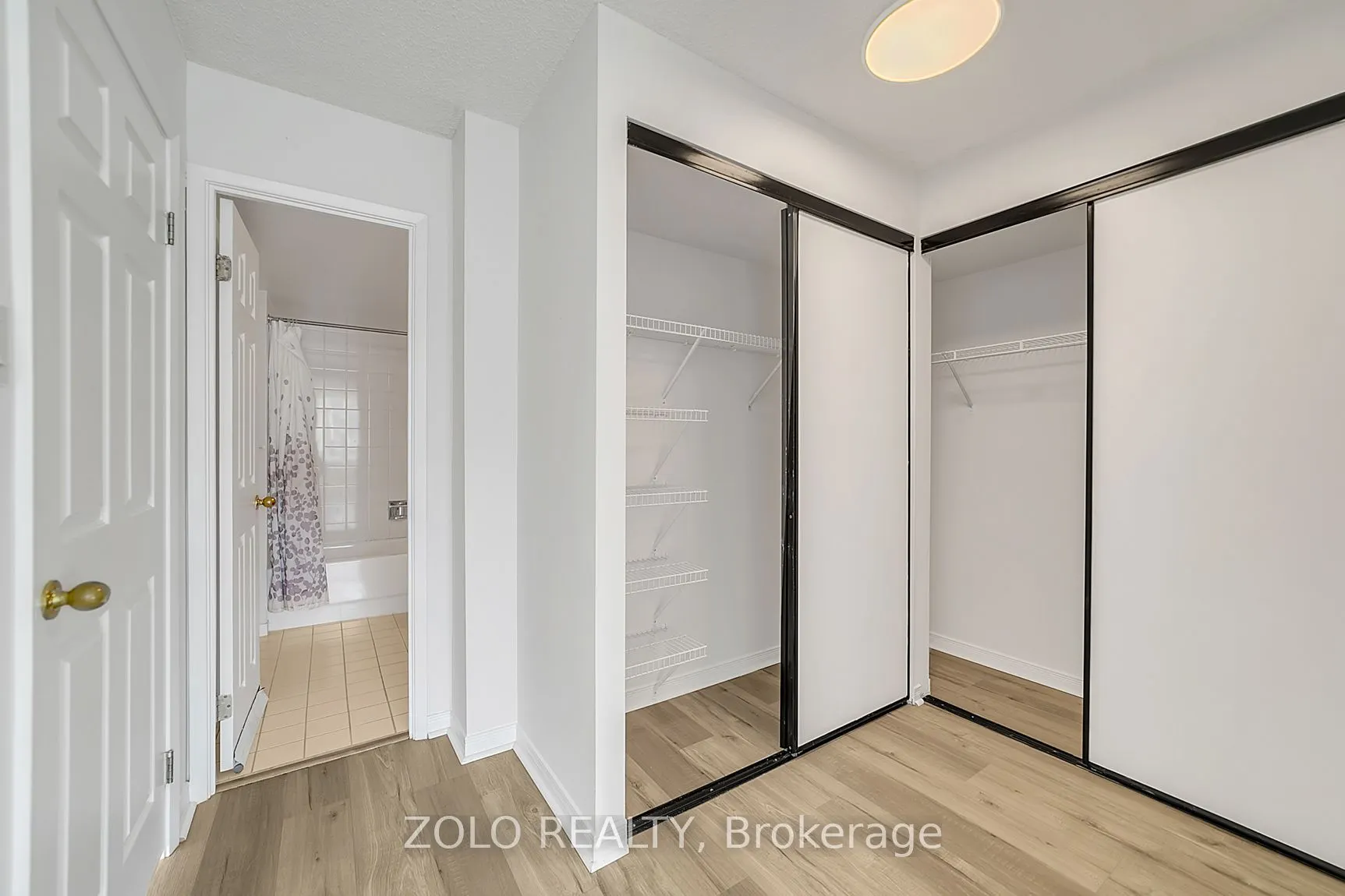 309 Major Mackenzie Drive E, #819