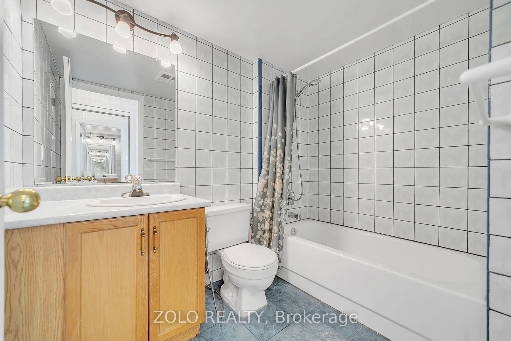 309 Major Mackenzie Drive E, #819