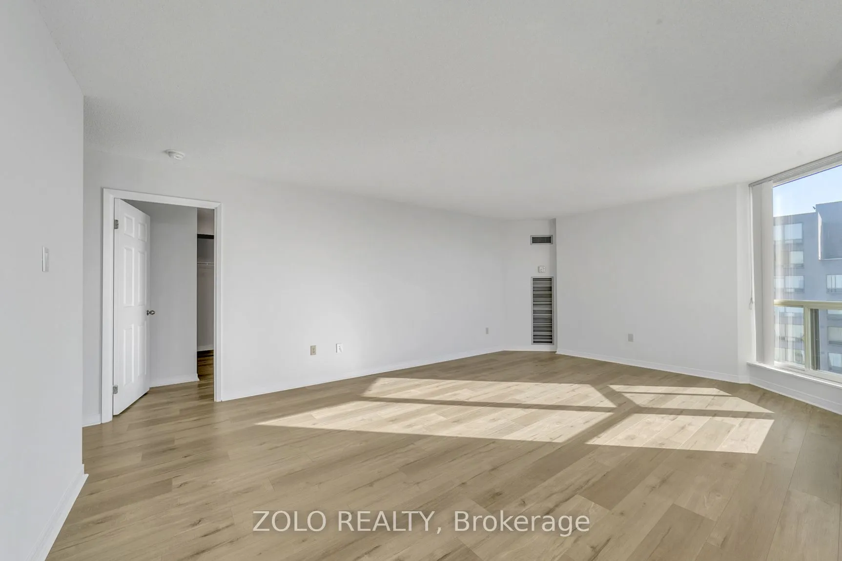 309 Major Mackenzie Drive E, #819