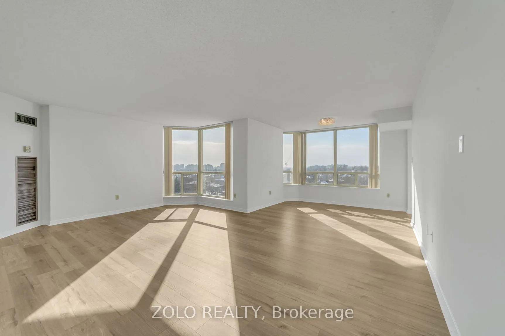 309 Major Mackenzie Drive E, #819