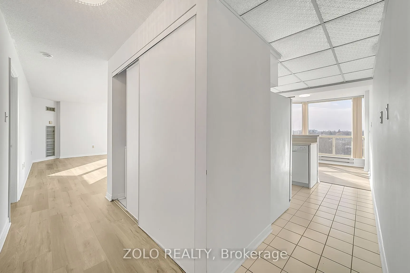 309 Major Mackenzie Drive E, #819