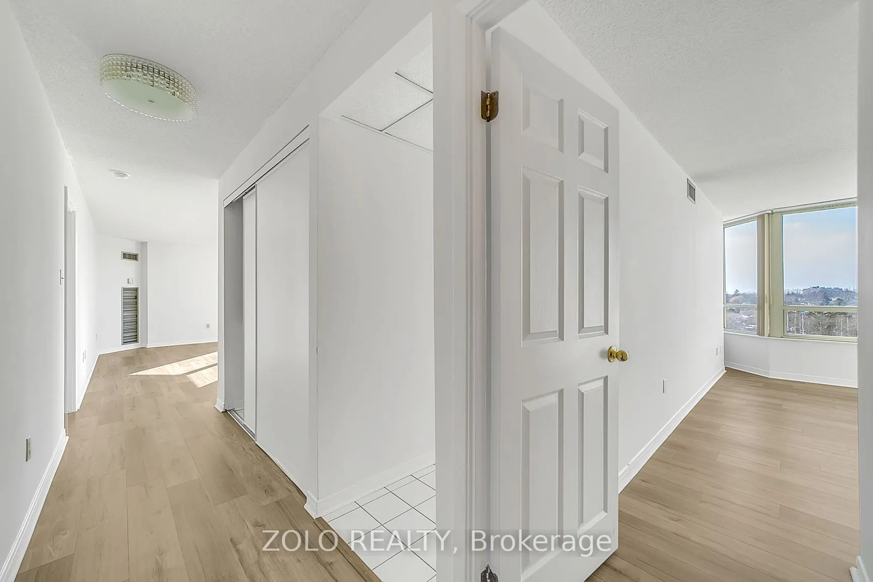 309 Major Mackenzie Drive E, #819