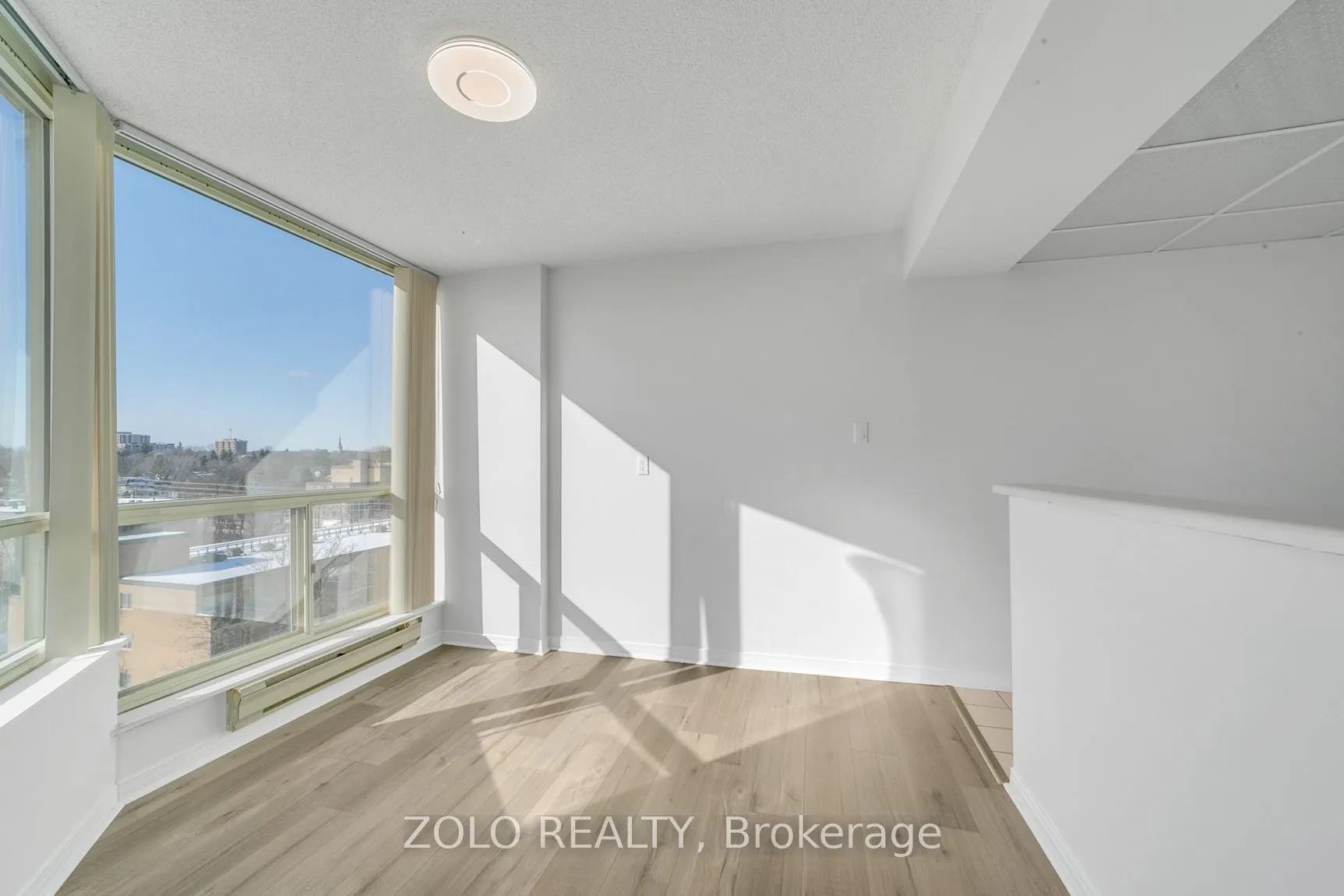 309 Major Mackenzie Drive E, #819
