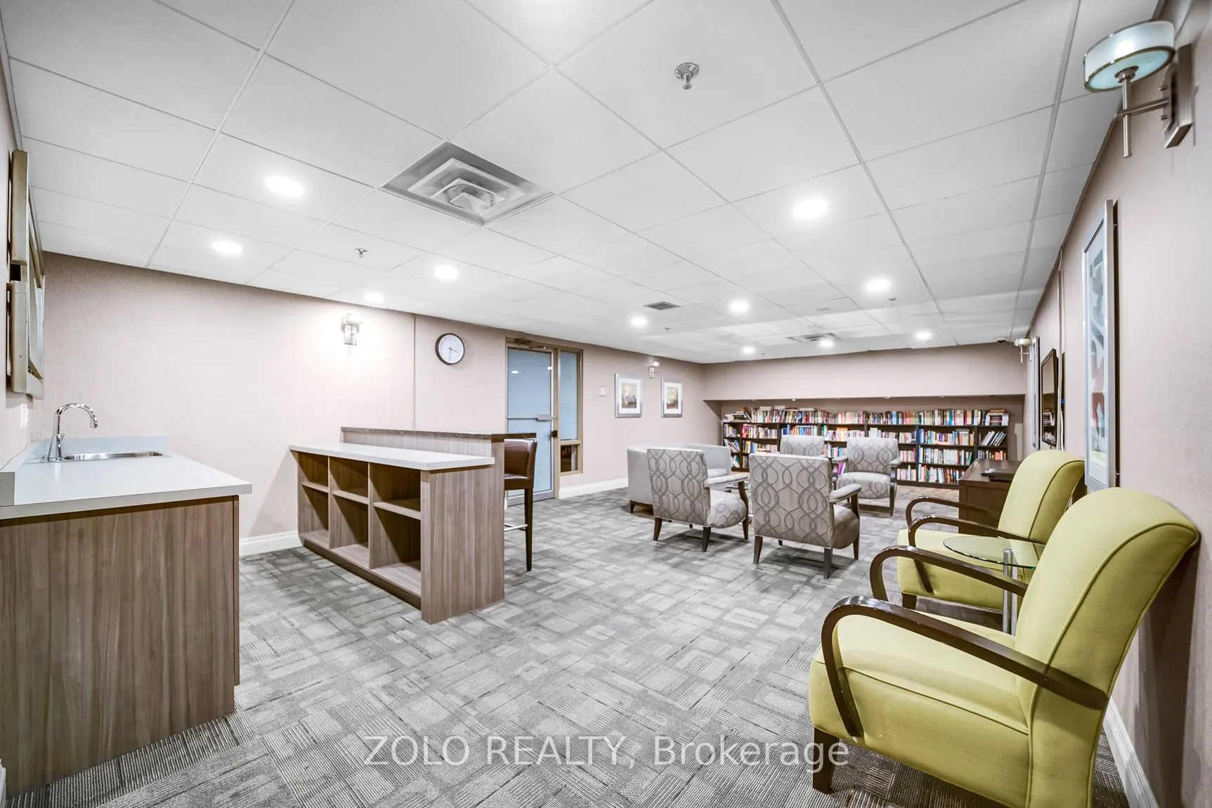 309 Major Mackenzie Drive E, #819
