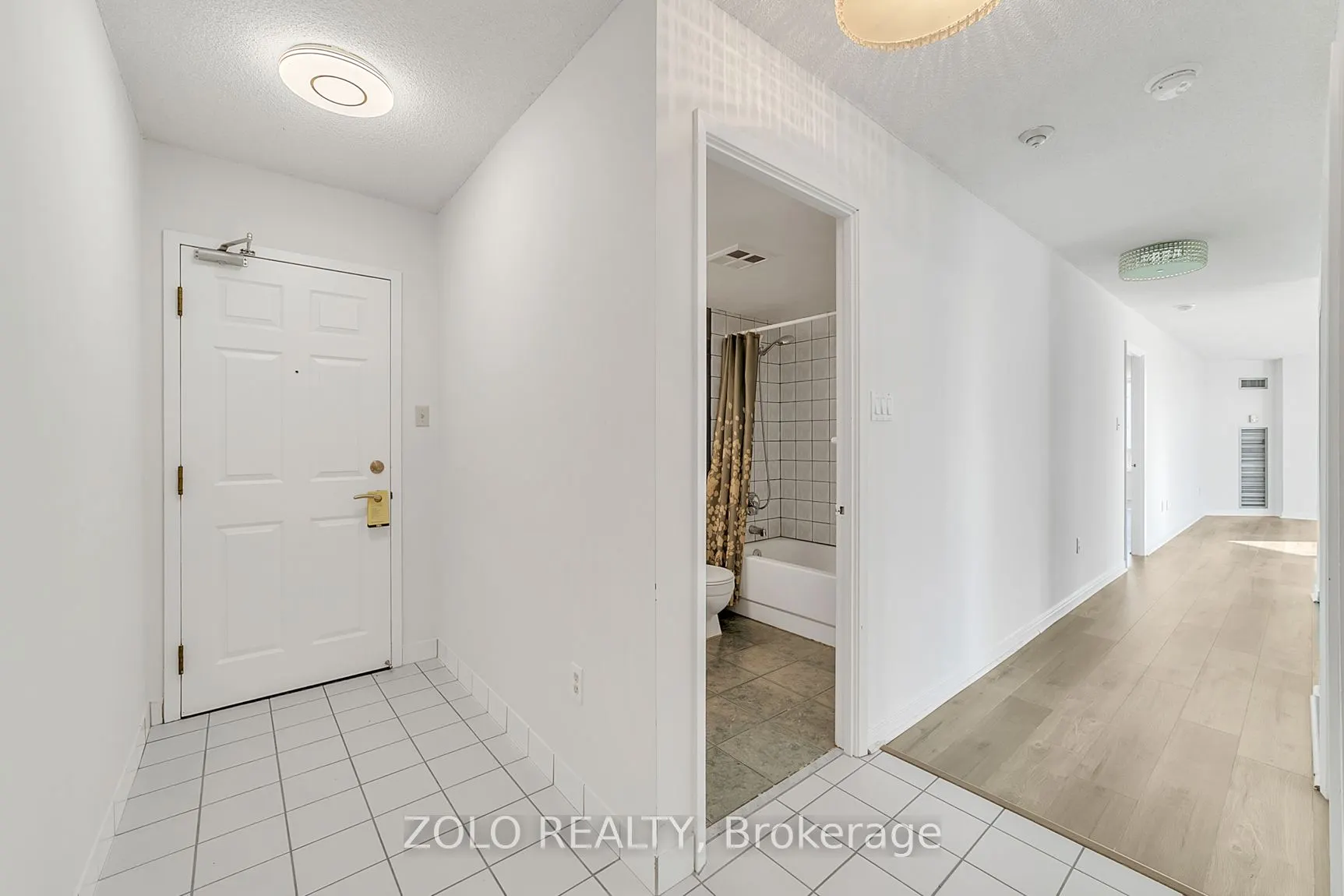 309 Major Mackenzie Drive E, #819