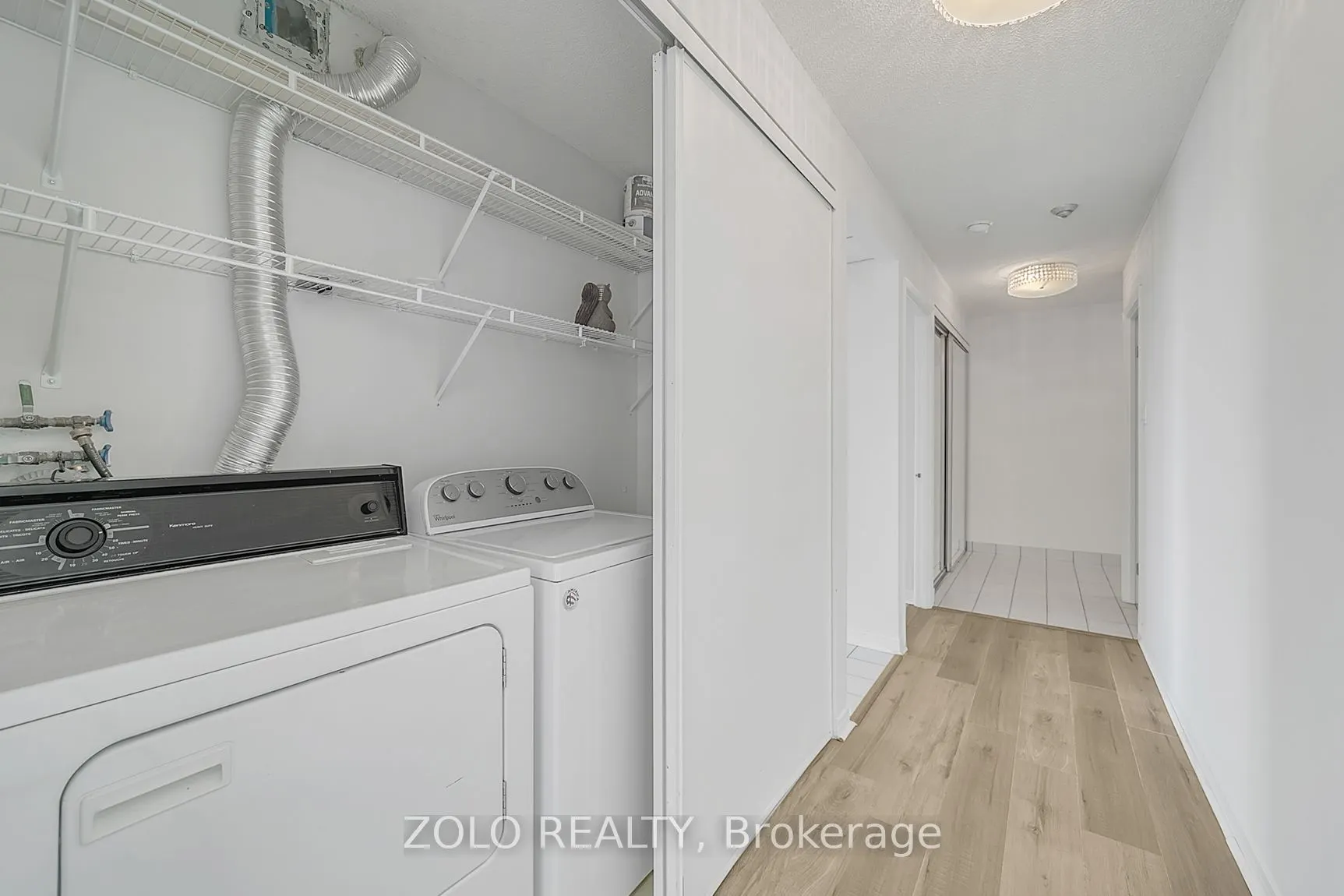 309 Major Mackenzie Drive E, #819