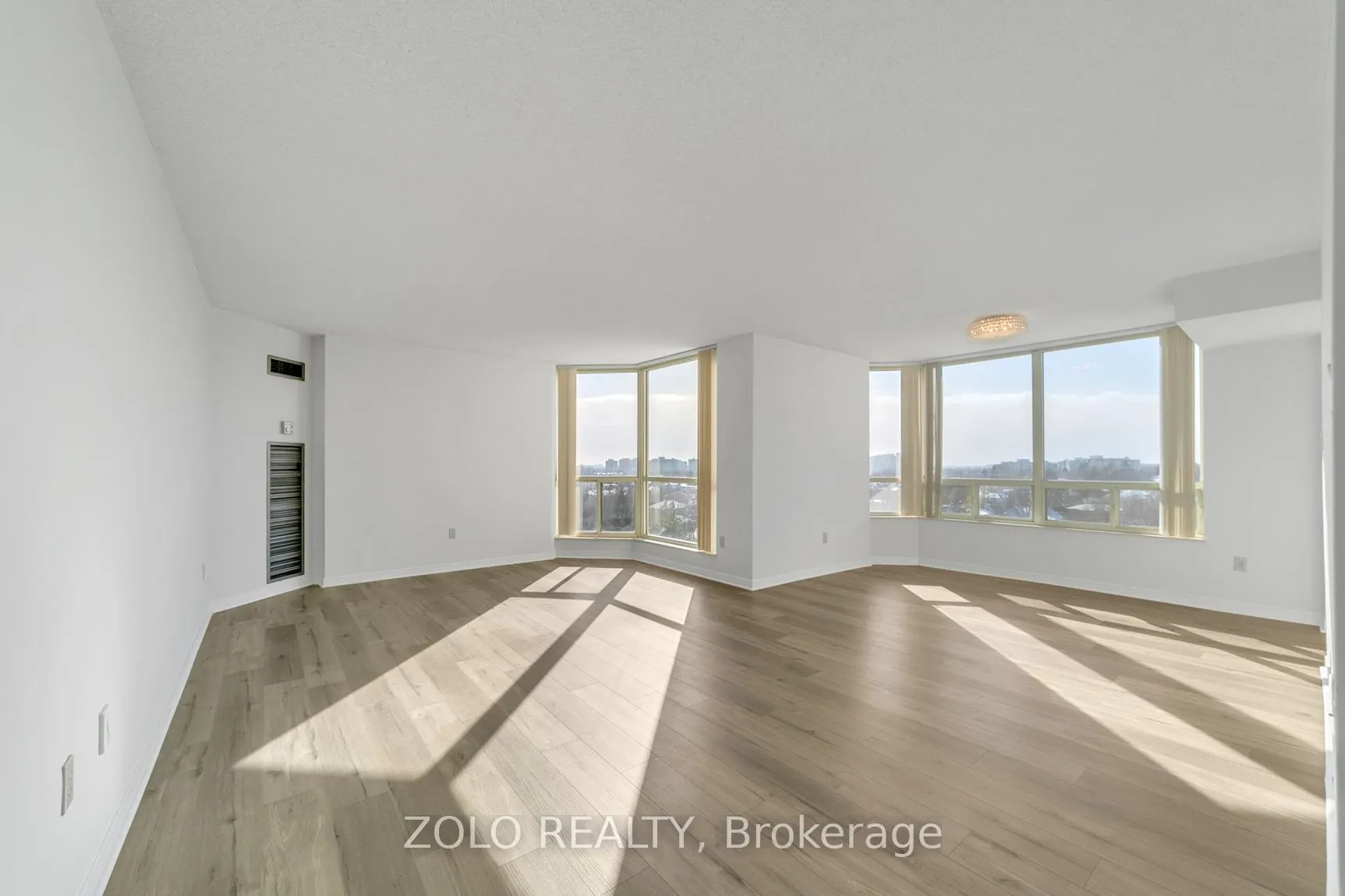 309 Major Mackenzie Drive E, #819