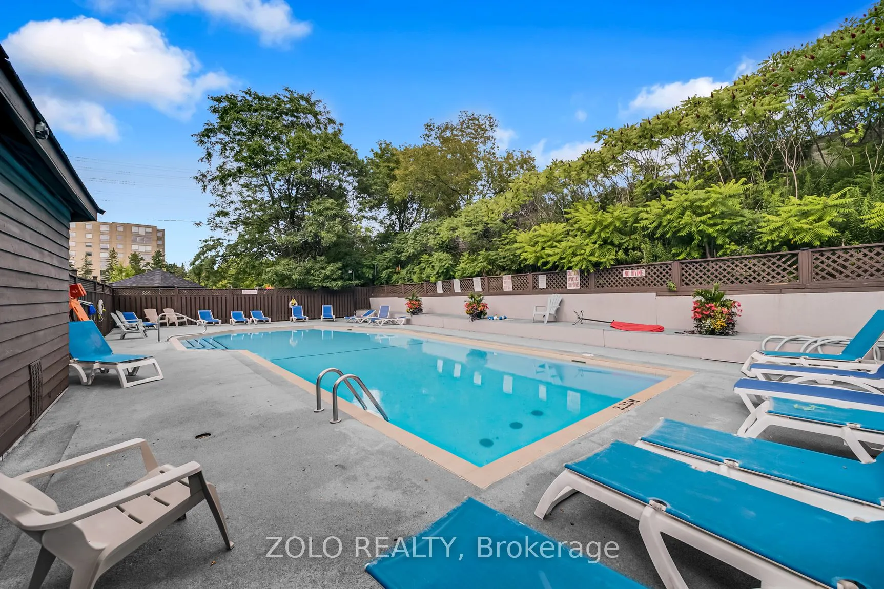309 Major Mackenzie Drive E, #819