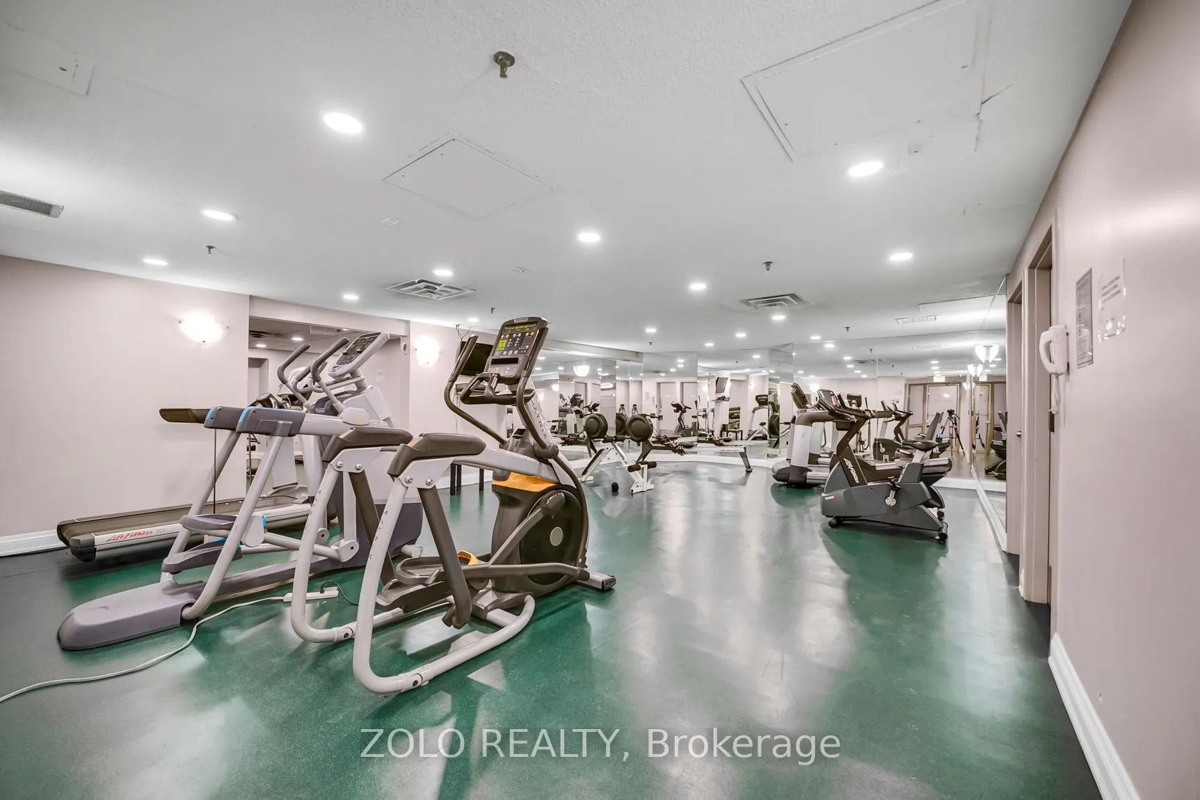309 Major Mackenzie Drive E, #819
