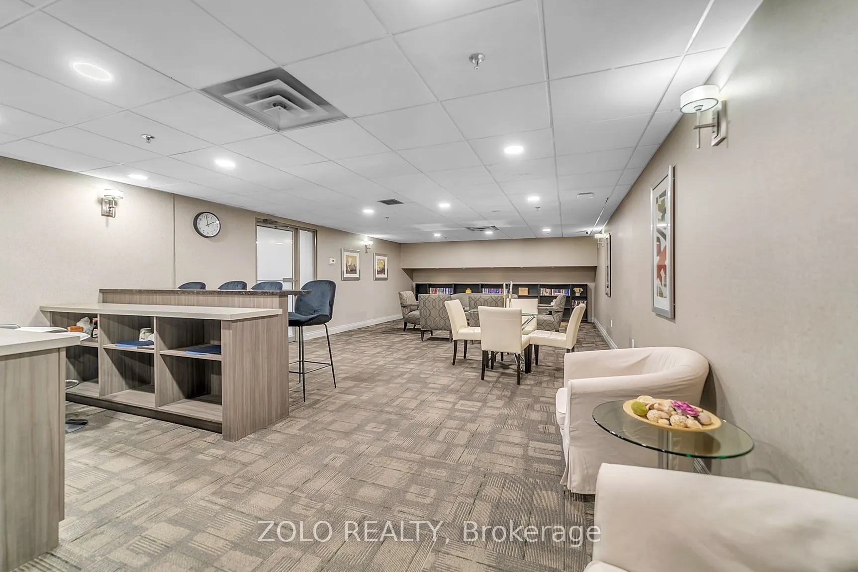 309 Major Mackenzie Drive E, #819