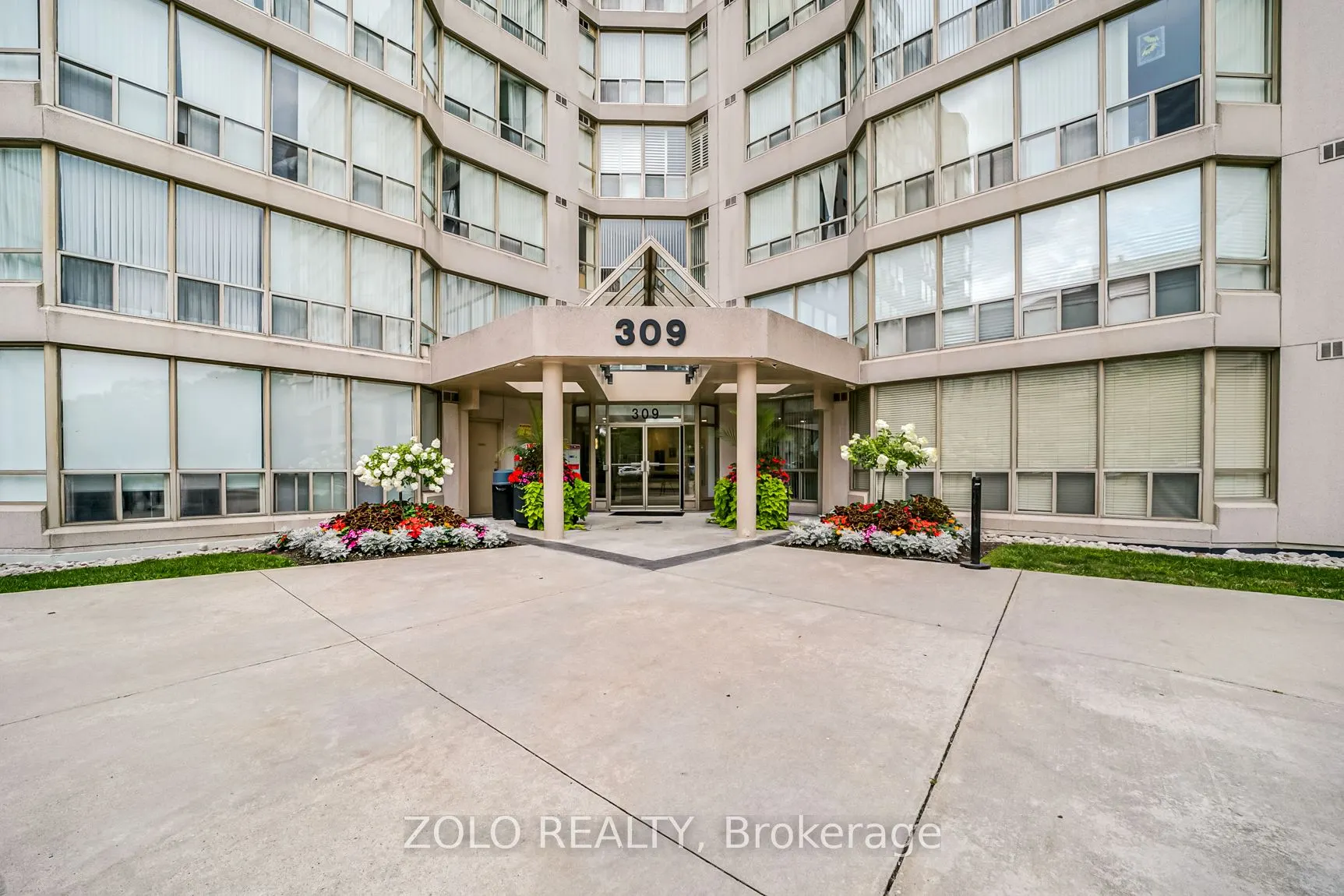 309 Major Mackenzie Drive E, #819