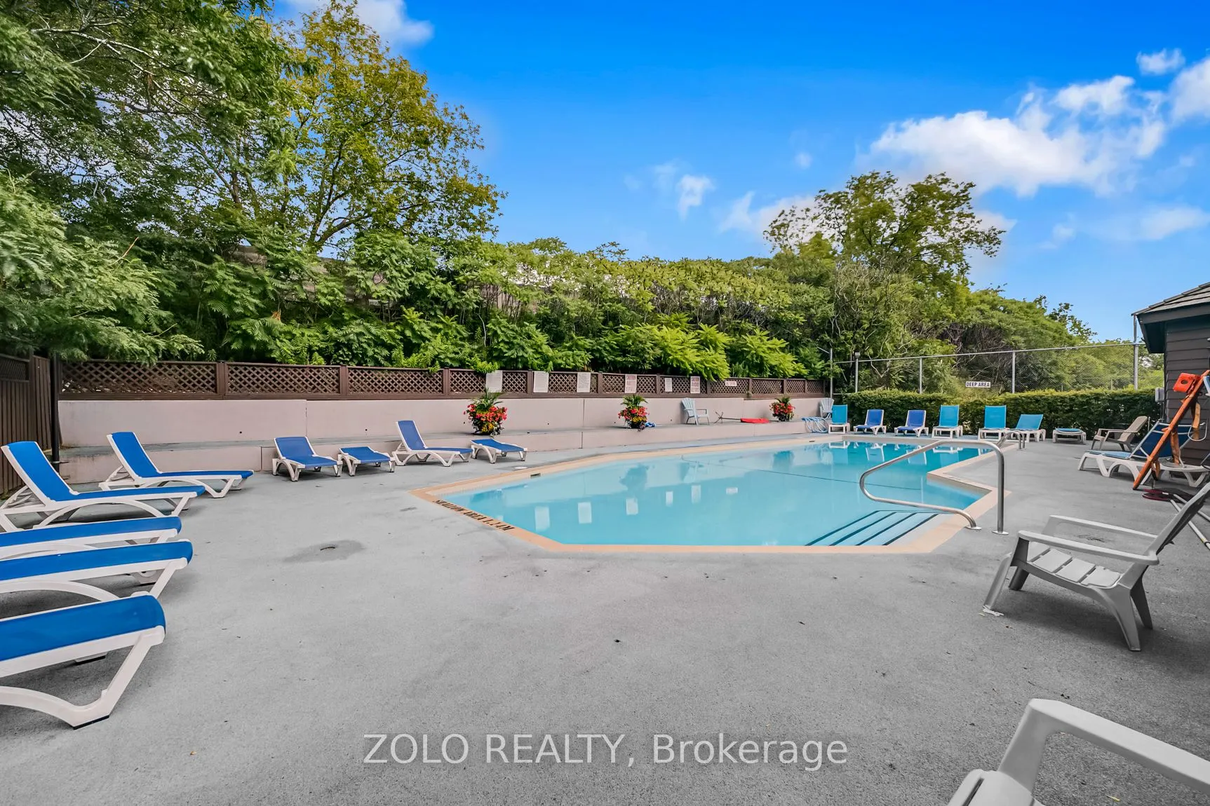309 Major Mackenzie Drive E, #819