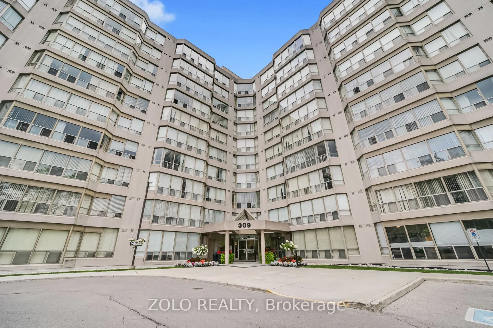 309 Major Mackenzie Drive E, #819