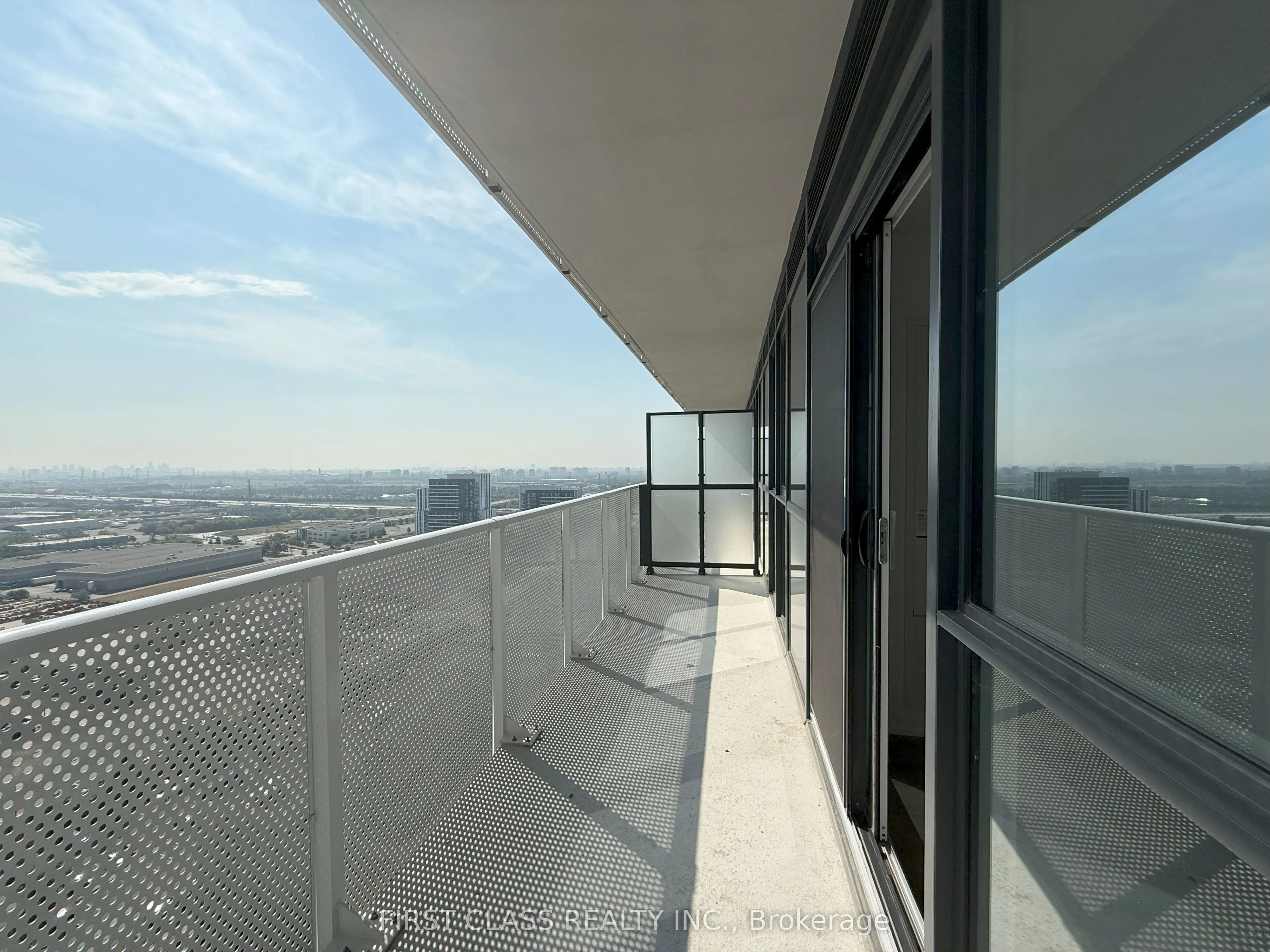 28 Interchange Way, #2807