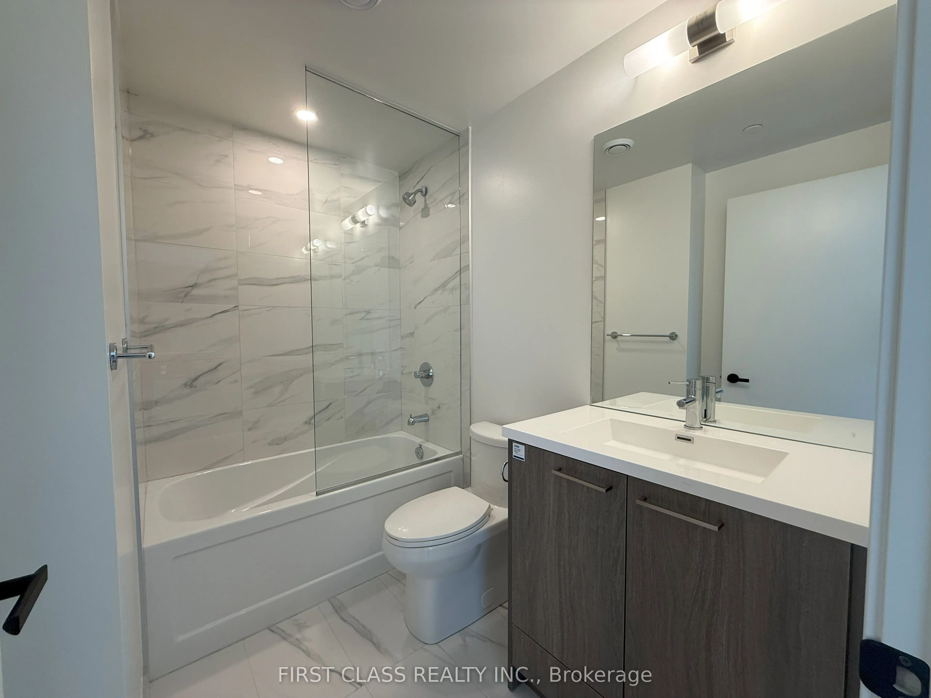 28 Interchange Way, #2807