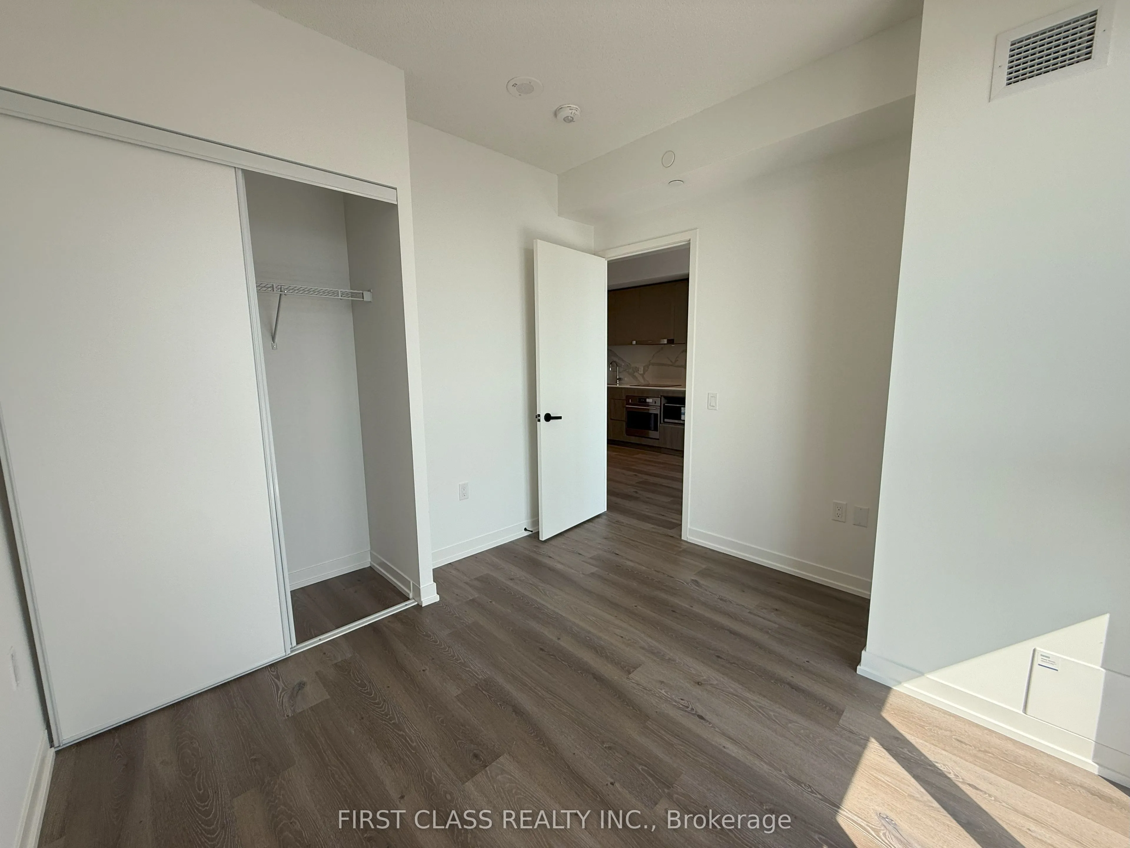 28 Interchange Way, #2807