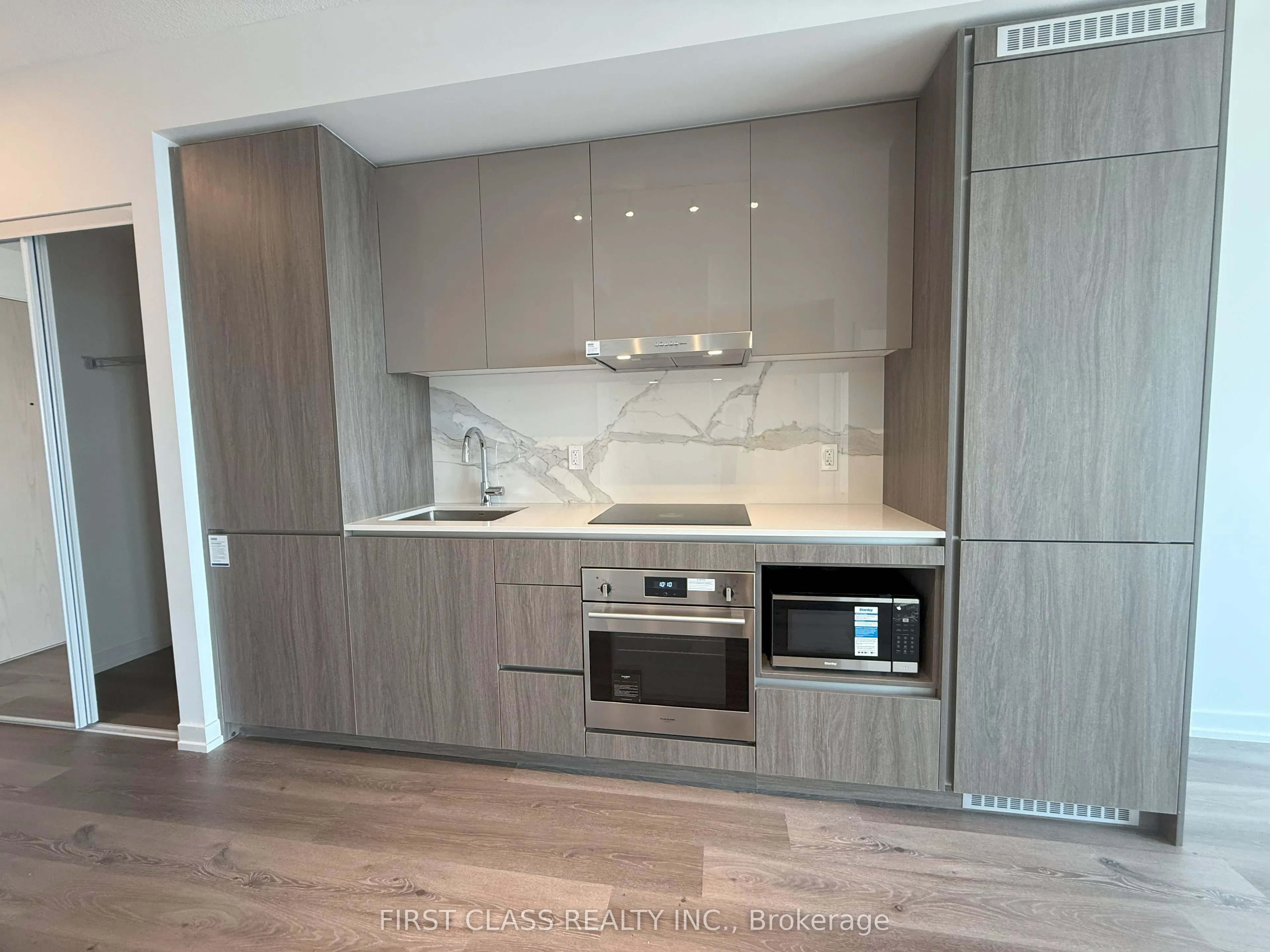 28 Interchange Way, #2807