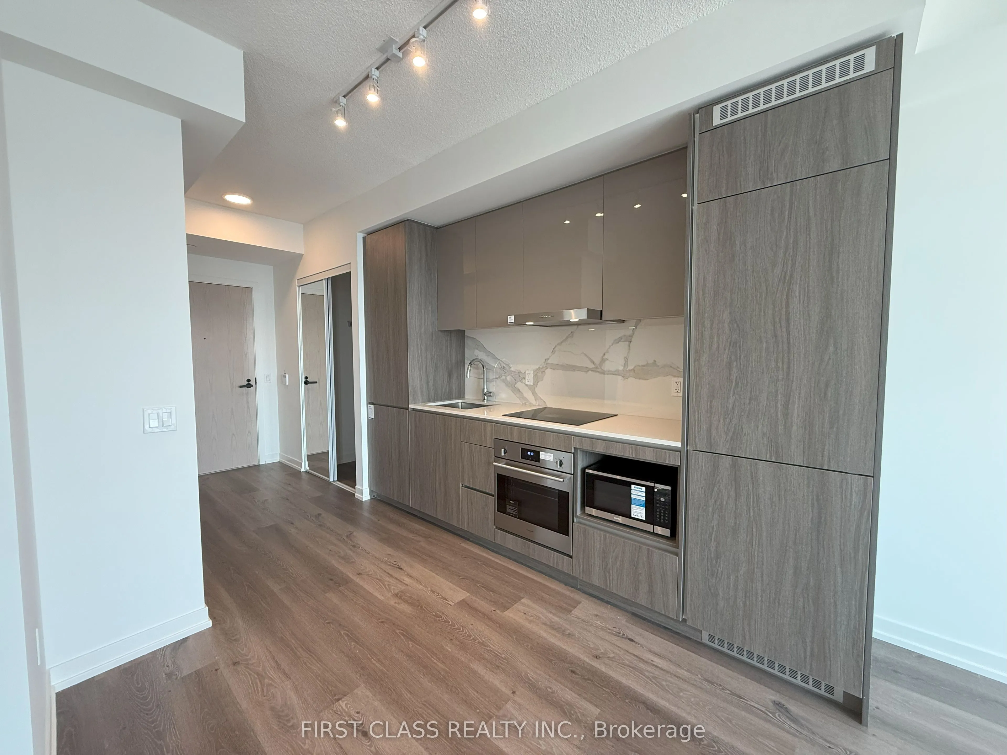 28 Interchange Way, #2807