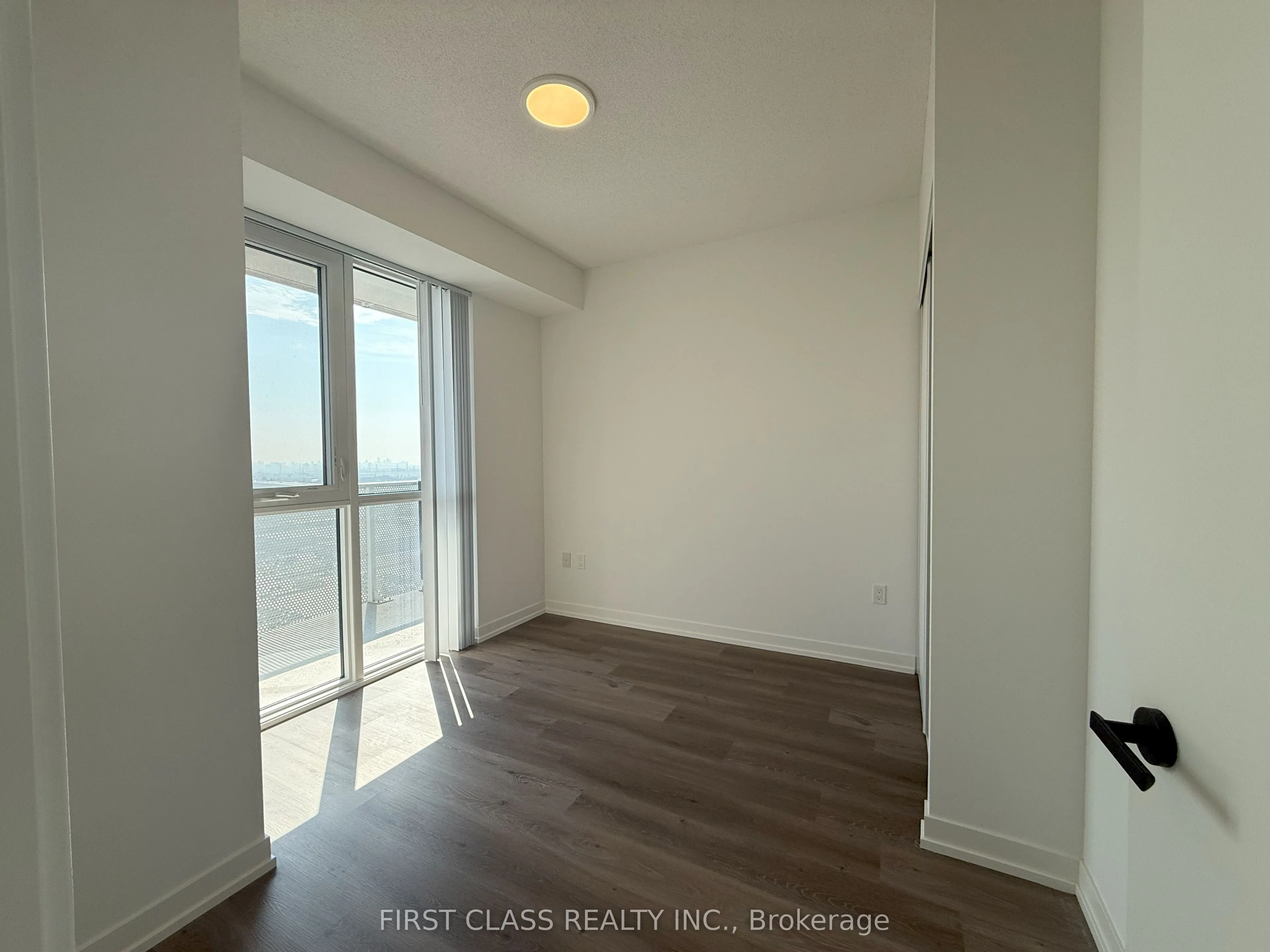 28 Interchange Way, #2807