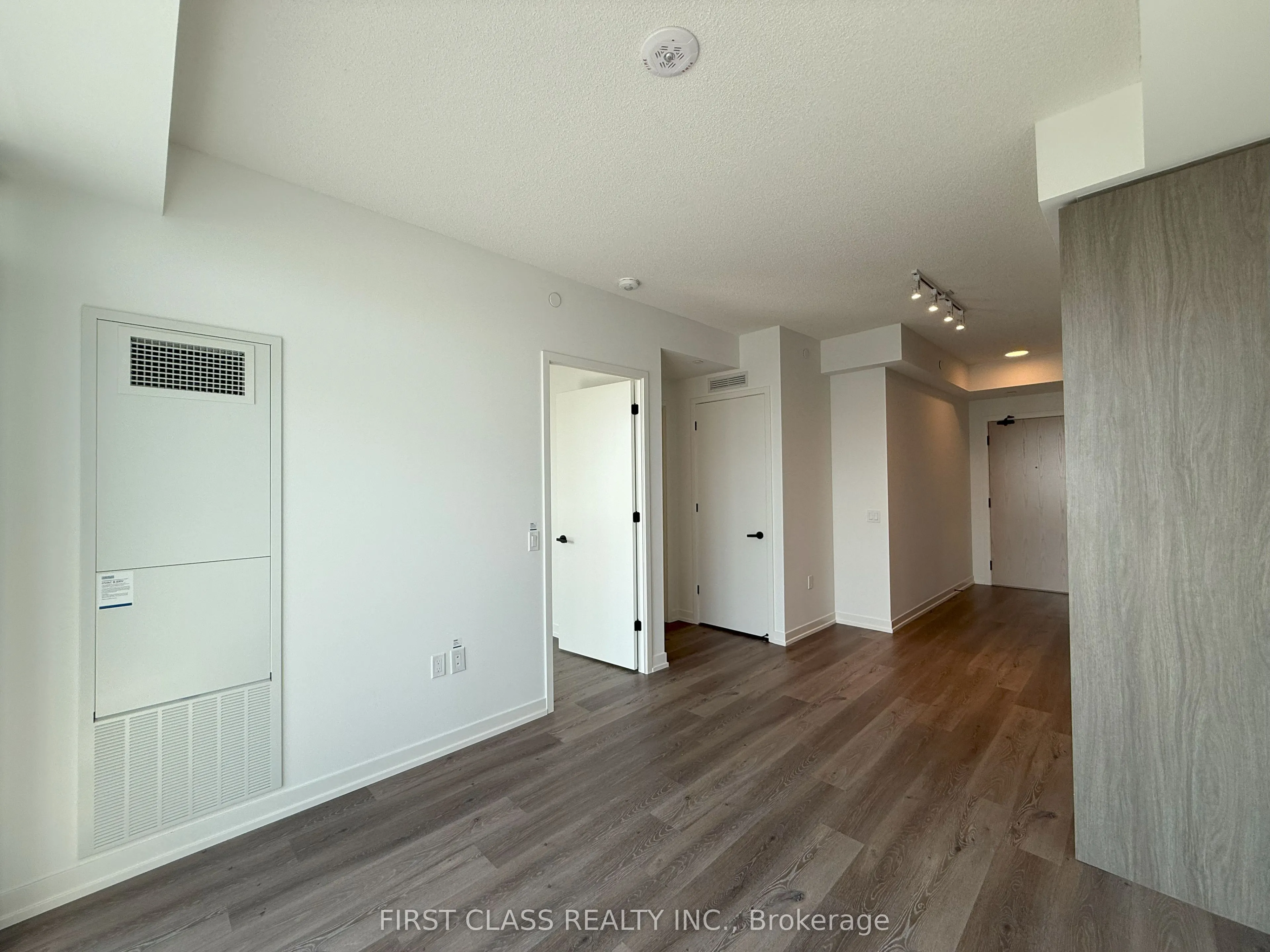 28 Interchange Way, #2807