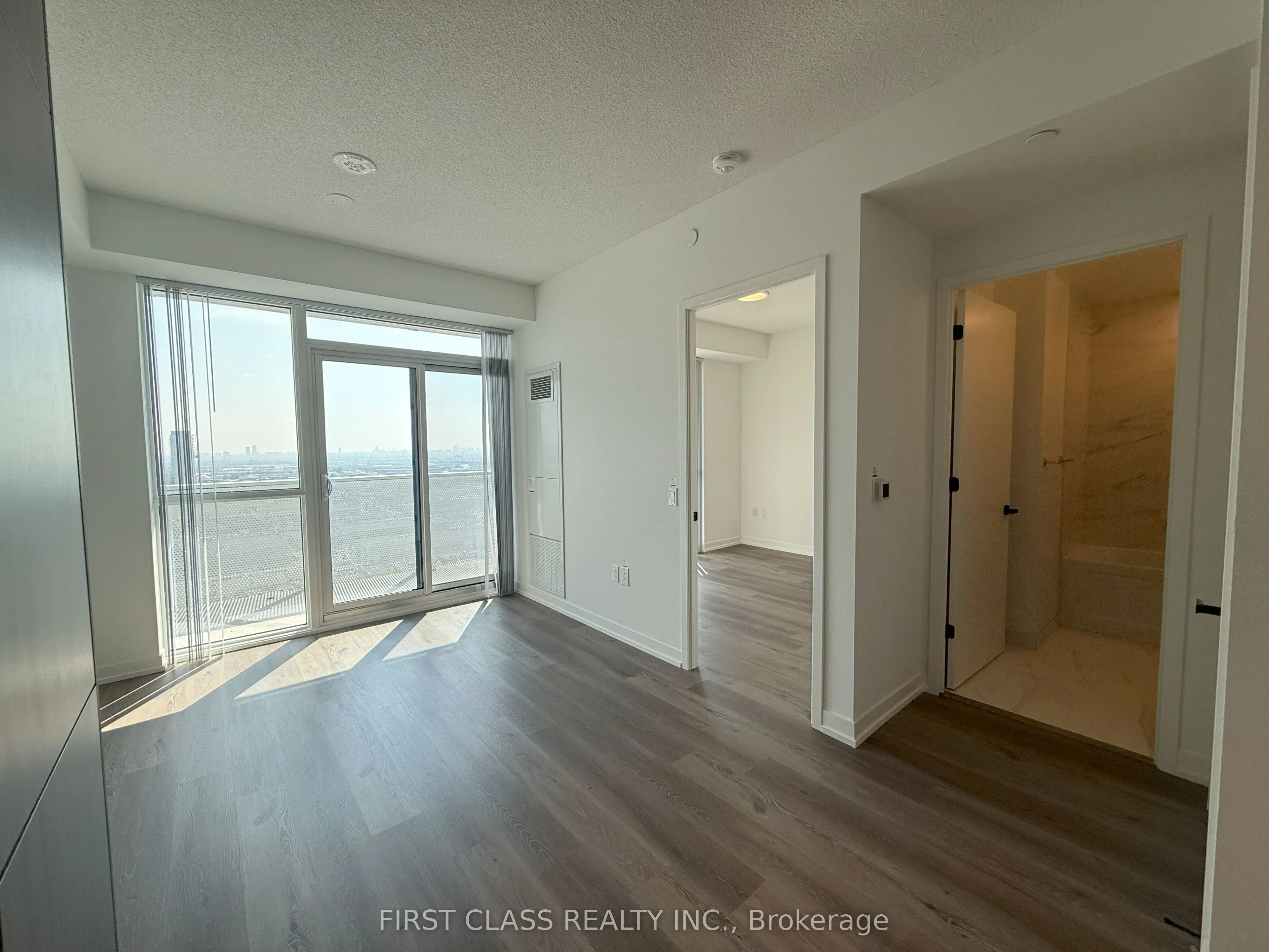 28 Interchange Way, #2807