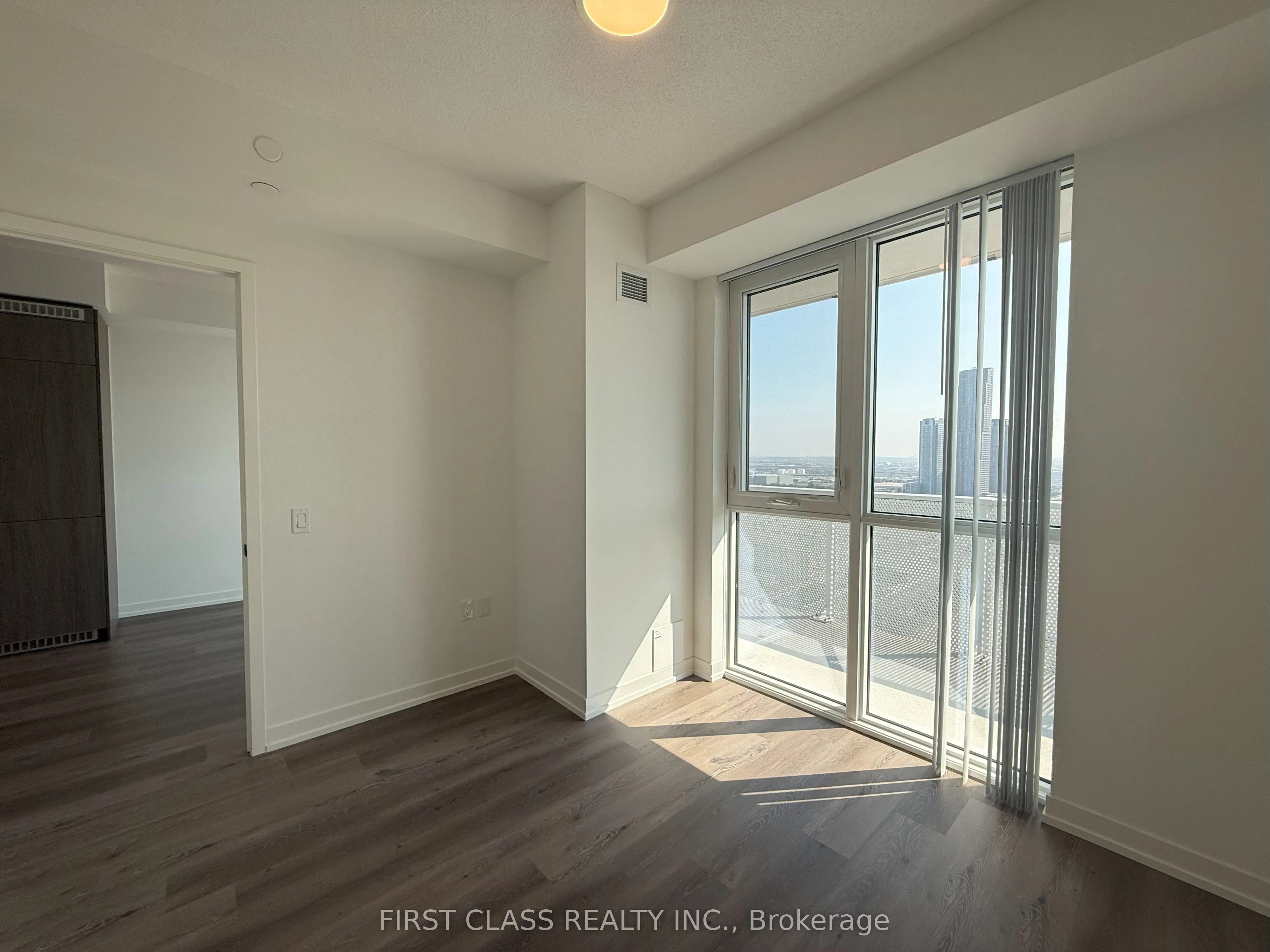 28 Interchange Way, #2807